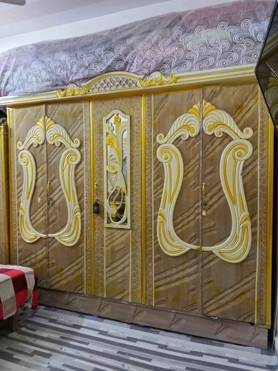 @إشارة
غرفة اخشاب صاج  درجة اولى موديل التركي 
جداً جديدة ونضيفة مع المندر السعر 900 العنوان التنومة الصالحية لتفاصيل اكثر ***********
