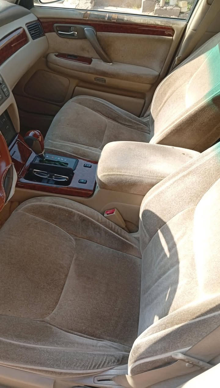 سلام عليكم. ملكة2003.متؤم طبق الاصل. شمالي. كص جنطة.
السعر28بيهةمجال قليل. 
***********.. السيارةبلعمارة.. تبريدثلج. طخم تاير. حدادية90بلمية
