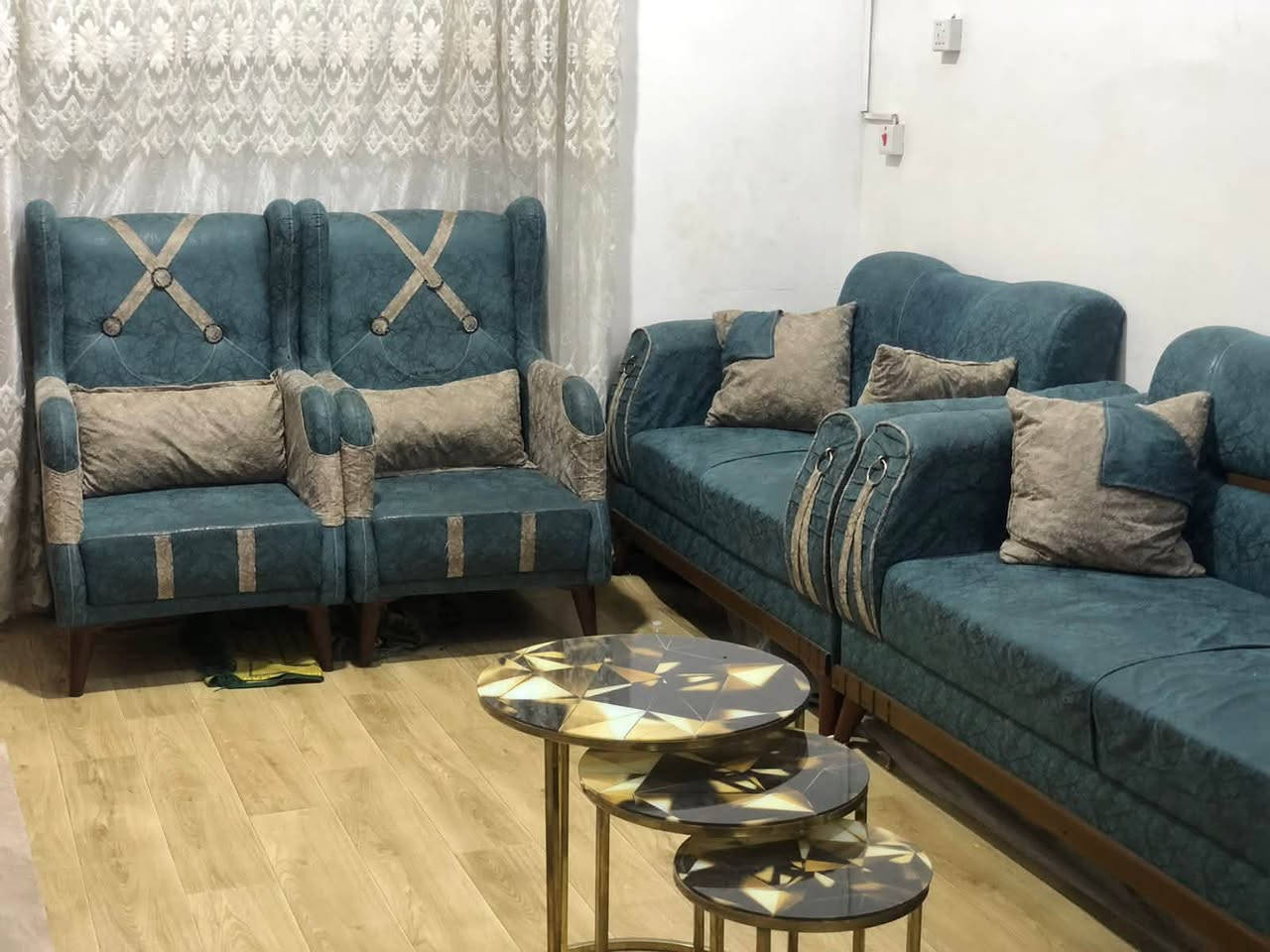 سلام عليكم تخم قنفات النضافه ٩٠٪؜ مثل ما موضح بصور السعر 550 وبيهن مجال بسيط 
***********
