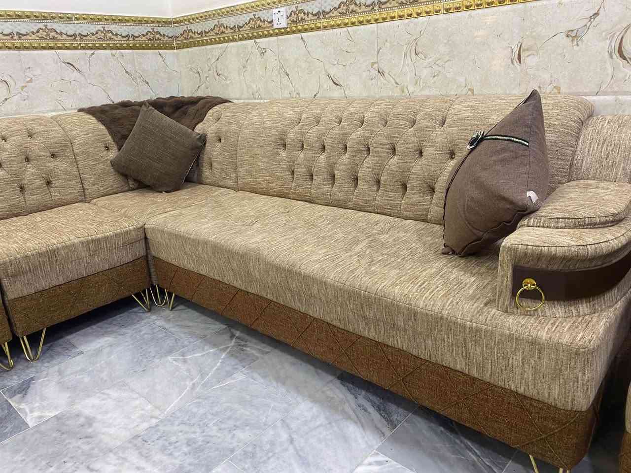 السلام عليكم عندي تخم 5 مقاعد اخو جديد مع تيبلام وبردات وطبلات عدد ٢ السعر ٩٥٠ ￼ به مجال *********** بغداد/ العبيدي
