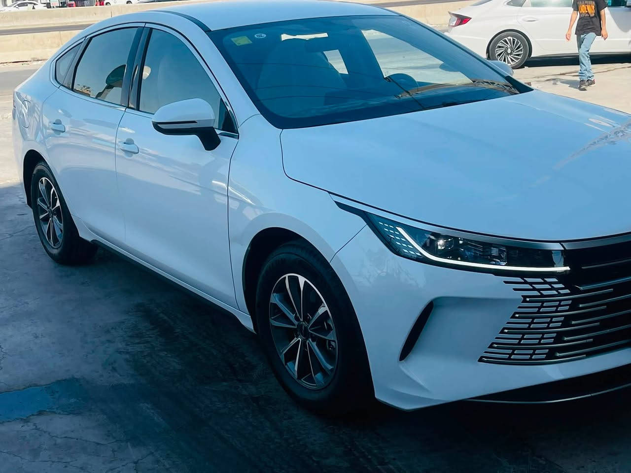 السلام عليكم 
BYD  دستروير2025 كفاله عامه السياره بعدها بحالة الوكالة ماشيه 7 الاف و900 كلش بسمي تحويل مباشر نضيفه بيها رصعة واضحة بالصورة السعر 19،350 بيها مجال بسيط مكانها بغداد العامرية او نفق الشرطه 
للاتصال ***********
