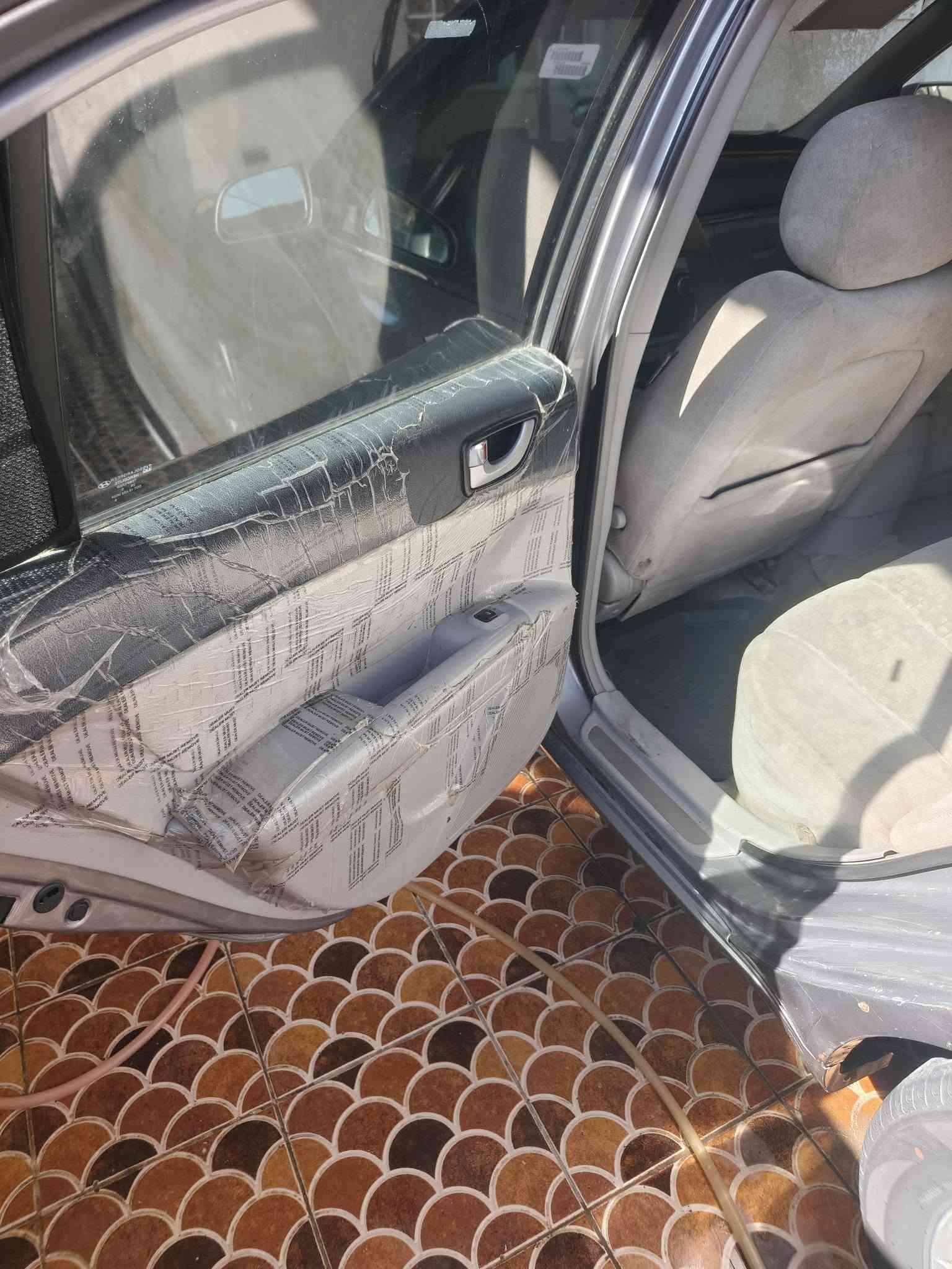 السلام عليكم سوناتا للبيع موديل ٢٠٠٦ رقم بغداد مكينه ٦ سلندر ٣٣٠٠ مكينه كير بشرط  تبيرد منضومه جديده كامله تبريد ثلج صدر جديد كامل تخم تاير جديد مصبوغه اقل الاحزام طختها جاملغ امامي على كد شبر السياره جاهزه يرادلها ترتيب بداخل السياره الكشنات تنظيف او تغليف ولباقيه بسيطات على  كد ترتيب فقط اما البقيه تجي وشوف وتفحص وين مايعجبك السعر، المطلوب ٧٨ وبيها مجال ترهم مراوس  شرط التحول مكاني حالياً بعقوبه زاغنيه  للاستفسار اكثر راسل الصفحه او الاتصال *********** واتساب متواجد هماتين
