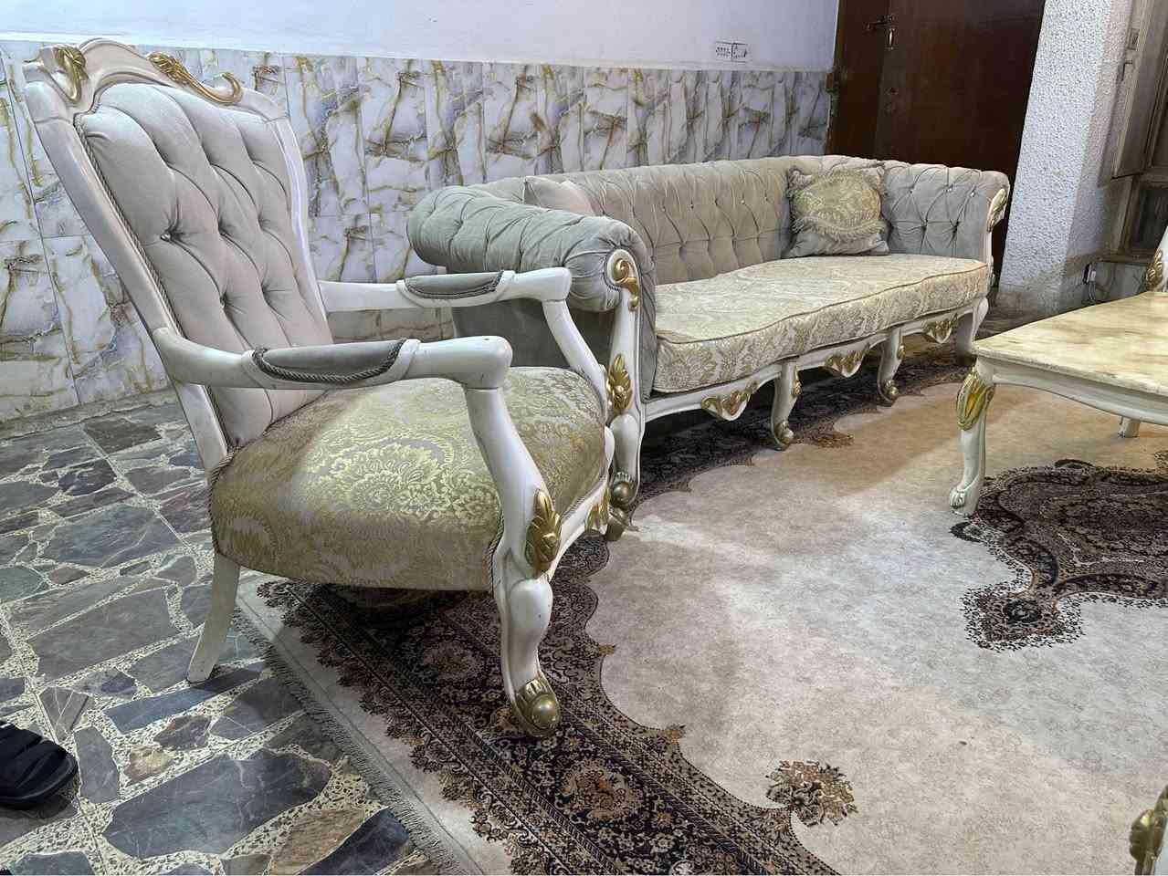تخم تركي اصلي خشب زان عشر مقاعد مع وسطيه مكانه المنصور بغداد, العراق
