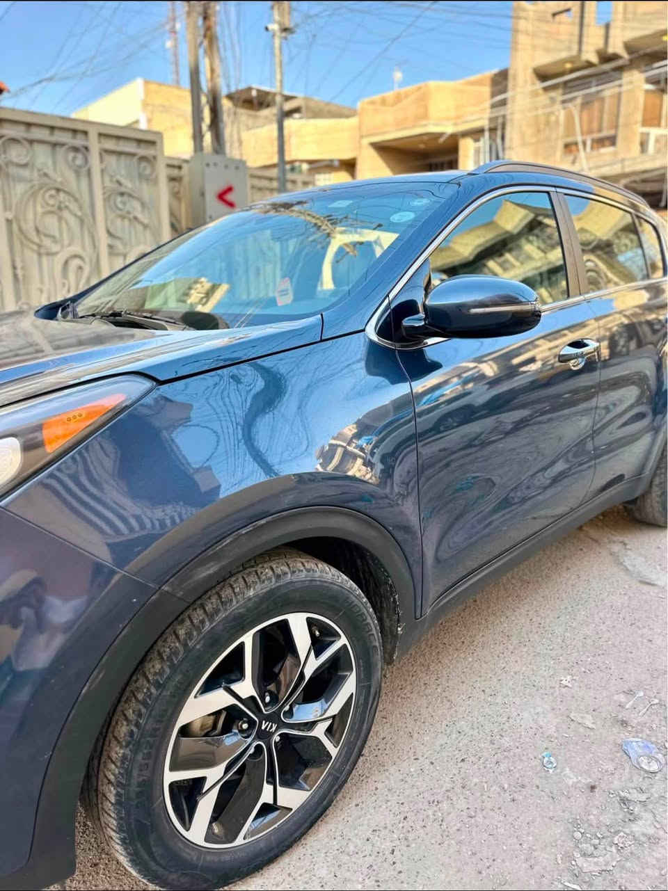 🚙 Sportage 2021 EX أمريكي
* المحرك: 2.4 لتر GDI، 4 سلندر
* القوة: 181 حصان
* العزم: 237 نيوتن.م
* القير: أوتوماتيك 6 سرعات
* الدفع: FWD أو AWD
* الجنوط: 18 إنش
* الشاشة: 8 إنش
* Apple CarPlay / Android Auto: نعم
* مكيف: أوتوماتيك ثنائي المناطق
* تشغيل: بصمة + زر تشغيل
* باب خلفي كهربائي: نعم
* مقاعد: أمامية كهربائية للسائق
* كاميرا خلفية: نعم
* حساسات أمامية وخلفية: متوفرة في EX
* نقطة عمياء: نعم
* تحذير حركة خلفية: نعم
* تحذير اصطدام أمامي مع كشف المشاة: نعم
* مساعدة البقاء على المسار: نعم
* مثبت سرعة: نعم، وSmart Cruise Control كان خيارًا.

مكاني بغداد السعر 165 
اتصال *********** بي وتساب
