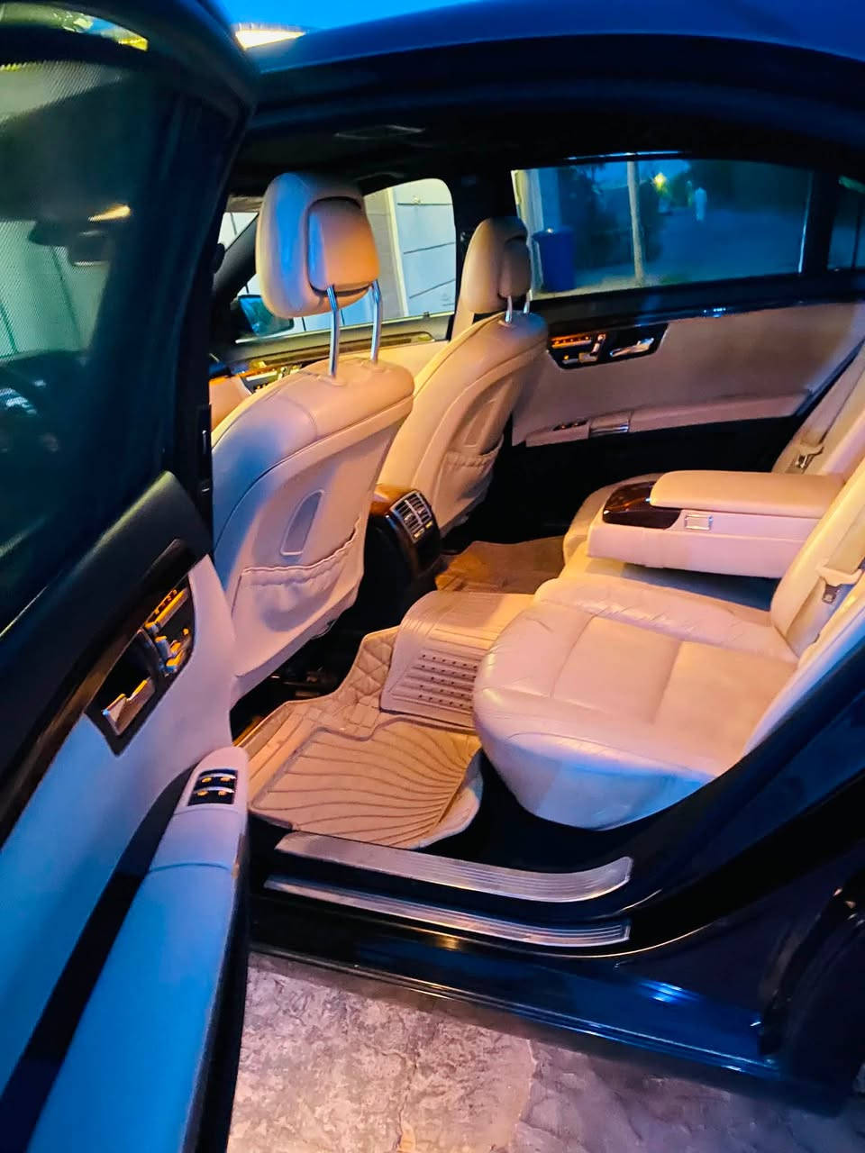 مارسيدس 2011 S350 محرك سته سلندر
للبيع او مراوس 

السياره مكفوله من الصبغ والتبديل بيه بس بارد  والسونار مرفق اسفل المنشور 

1- بانوراما 

2- تبريد تدفئه كشنات

3- تبريد امامي خلفي حتى التكم

4- رادار امامي خلفي

5- بجم زينون بلادي

6- بكلايتات LED

7- تلفون خاص بالسياره

8- سيدي جنجر

9- بردات جانبيه وخلفيه كهرباء

10-الباب الخلفي طويل ( رئاسي)

11- بيبان شفط

12- صندوك شفط

13- صندوك كهرباء

14-مرايات للي جالس في الخلفي 

15-جوبلسات لصود ونزول السياره حسب وضعية الطريق

16- محرك 6 سلندر

17-تحكمات البانوراما والبردات من البيبان الخلفيه ايضاً

18- تجوات الخلفيه كهرباء

19- هاند بريك كهرباء اوتوماتك

20- توقف ذاتي عند جسم امامك رادار

21- مرائات وسطيه كهربائيه 

السياره للبيع او المراوس 

*********** حمزه
