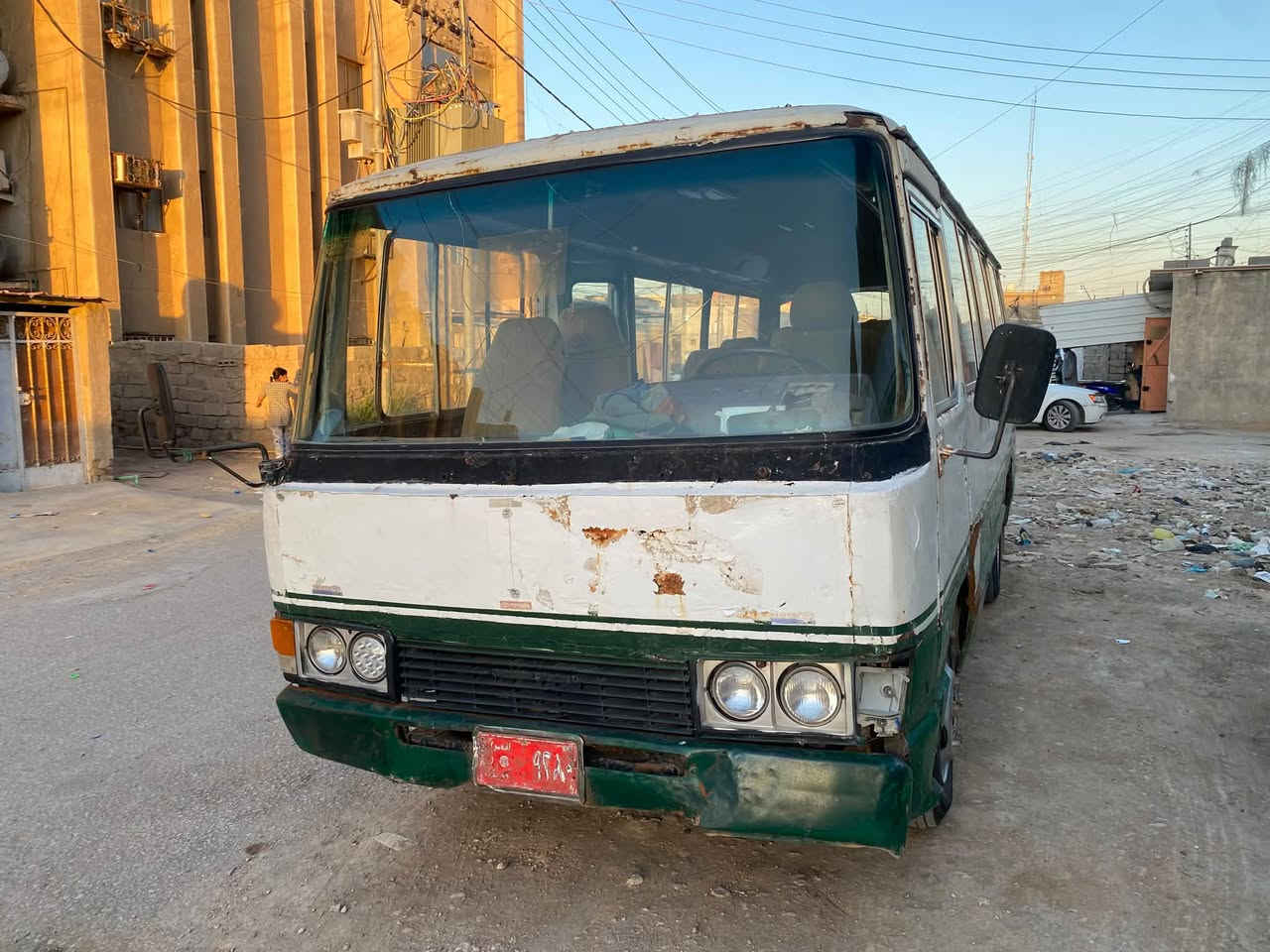 السلام عليكم كوستر موديل 83 لبيع محرّك كرنفال  بيها حصة كاز  راعي موجود السعر 3500 اوبيها مجال رقم تلفون ***********
