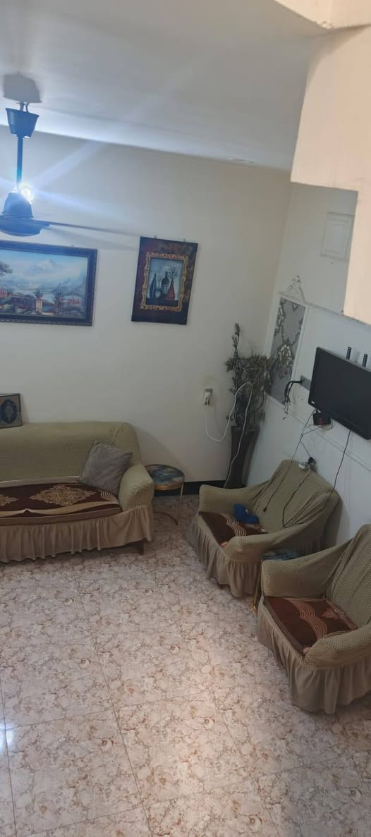 بيت في البوعيثه مجمع السلطان شارع الاروائي
مساحه : 158
المحتويات
طابقين 
4 غرف نوم
2 صحيات 
1 مطبخ 
صاله
استقبال
الاتصال ***********
