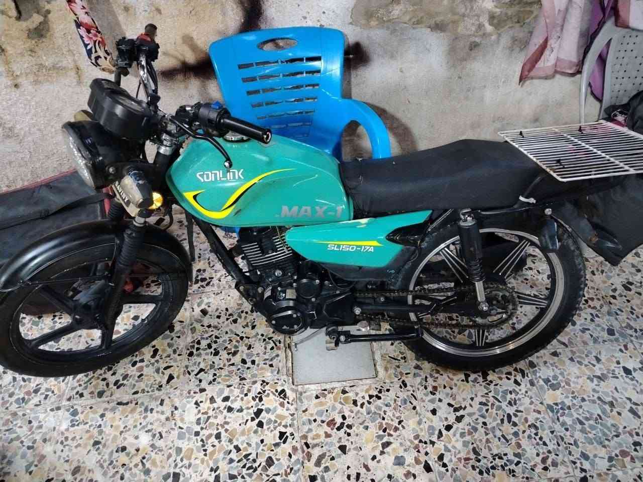 سلام عليكم دراجه يراني سونك ماكس وان درجة نضيفه مكينه ما مفتوحه دراجه موديل 23 وياه ويل جديد دراجه نقصه باتري او شاير لوره دراجه مدفوع كمركه يعني تترقم اوراقه كالمله رايده 600او 50 أو بيه مجال حك جيه مكاني بغداد حي النصر رقمي ***********
