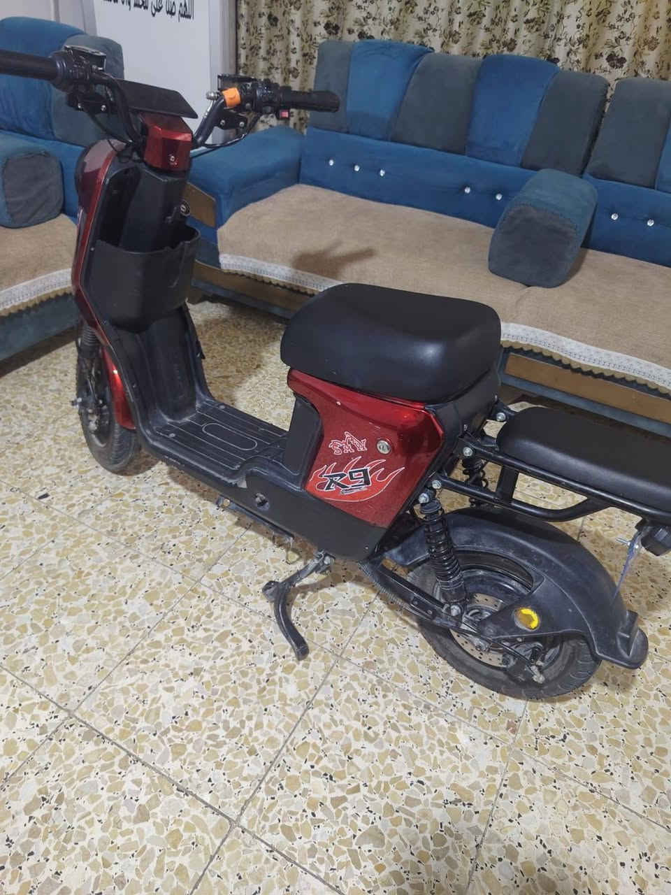 السلام عليكم دراجه شحن R9 دراجه نضيفه مال بيت ما متعوبه بيها 5 بطاريات شحن الدراجه مكفوله تأخذها وبالك مرتاح كلشي ما تصرف عليها اشاير شغالات لايت كله جديد السعر 350 ألف موديل 2026 بعدها جديده ***********
