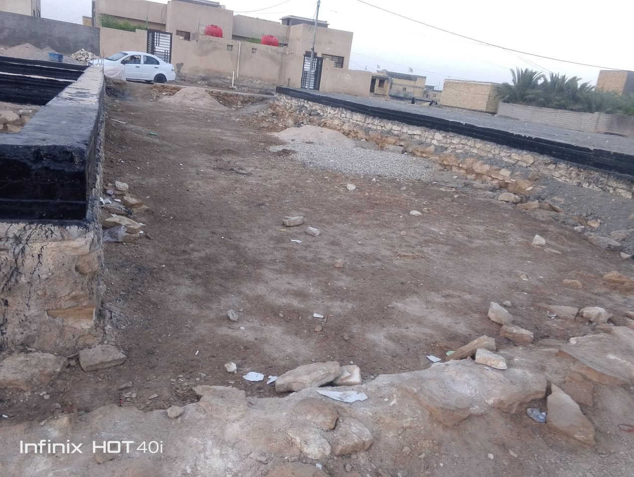 سلام عليكم 
قطعه للبيع مساحه كليه 320 عل شكل قطعتين 
واجهة 15ونزال21وشويه 
مكان حي زهراء زراعي مسجل بل بلديه 
شارع 12
كهرباء وماء وحتى خط سحب موجود بشارع 
تواصل عل رقم
***********

نص مكتوب في الصور:
- Infinix HOT 40i