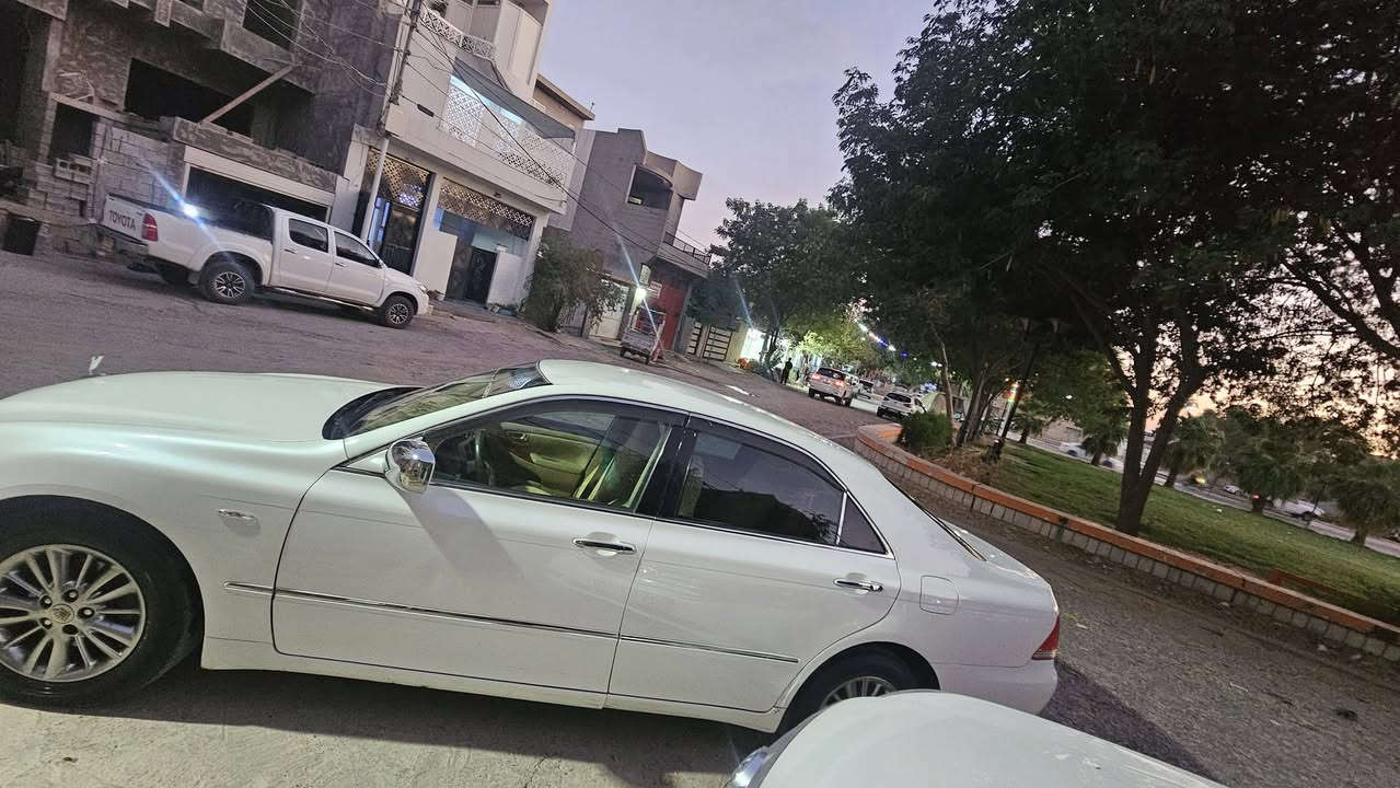 شاهینەی جوان و پاکوو هەرزان
خوار سعری هەموو کەلار سلێمانی 

شاهینە سپی 

119هەزار ڕۆشتوو 

شتی پاک و جوان 

گێڕو مەکینەی بچوک واتا 180 

بڕاوە .. بڕاوە  بڕاوە 

کەم بەنزین خۆر 

تەنها نیوو دەرگای بۆیاخە 

کۆد بۆ کراو وەرەقەی کۆدی تیایە 
ڕەقەم خاوەن کۆد و ناوی هەموو شتی تیایە 

سۆنەرم بۆ بۆ داناونن هیچ سەیارەیەکی بڕاوە سۆنەر دانانێ من سۆنەرم بۆ داناون 

بۆ زانینی نرخ توانیت پەیوەندی بکە
نەت توانی نامە بنێرە 

***********
***********

