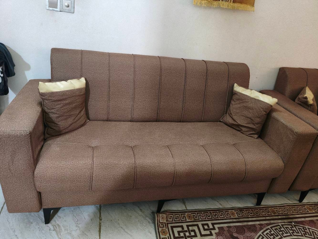 التخم جديد ممستخدم سعره 500 وبي مجال بصيط 
10 مقاعد خشب بلوك تسكام شغل تركي تصميم تركي 