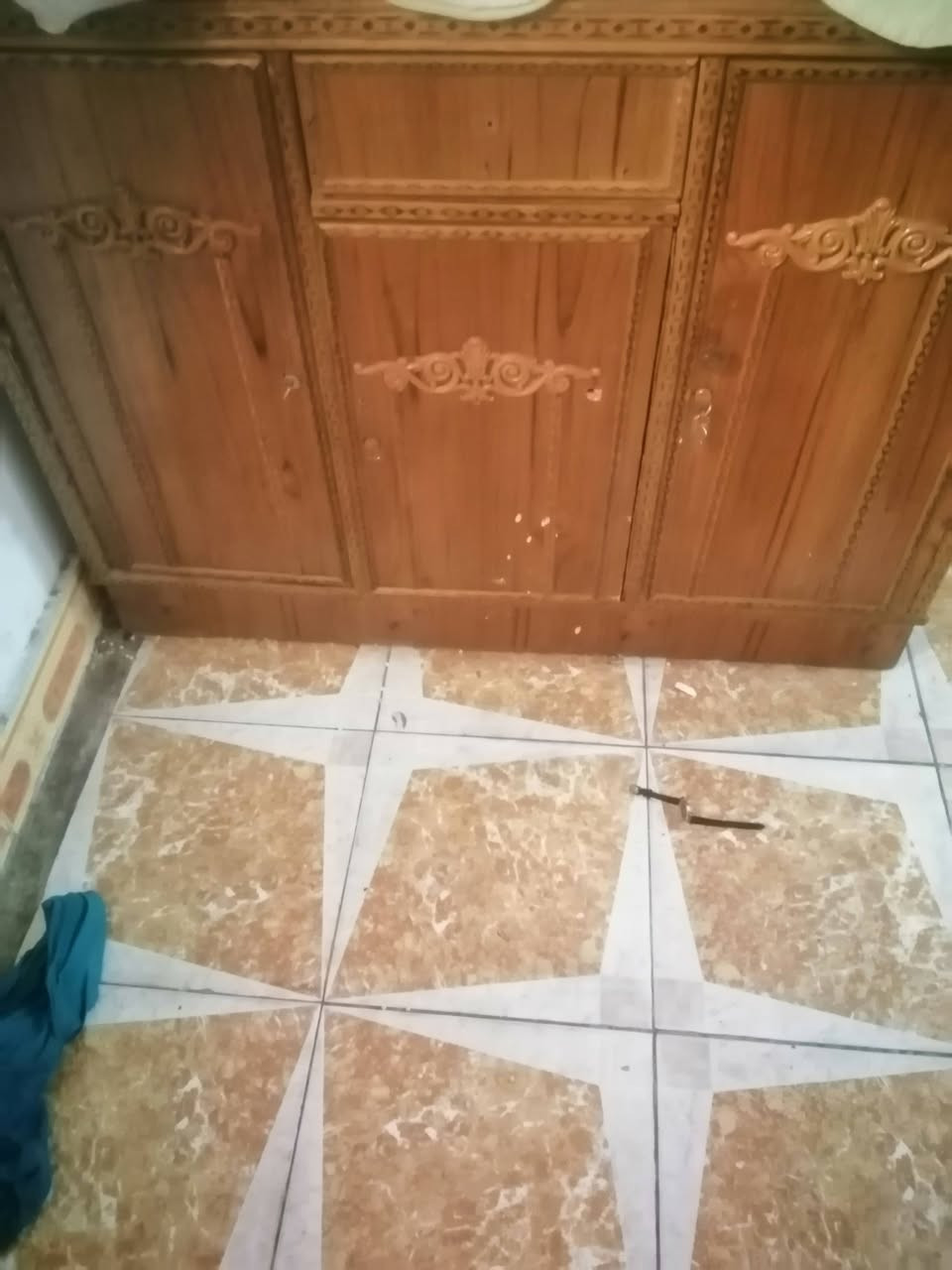 السلام عليكم غراض نضيفة للبيع كلشي وسعرةرقم *********** خاص موجود
