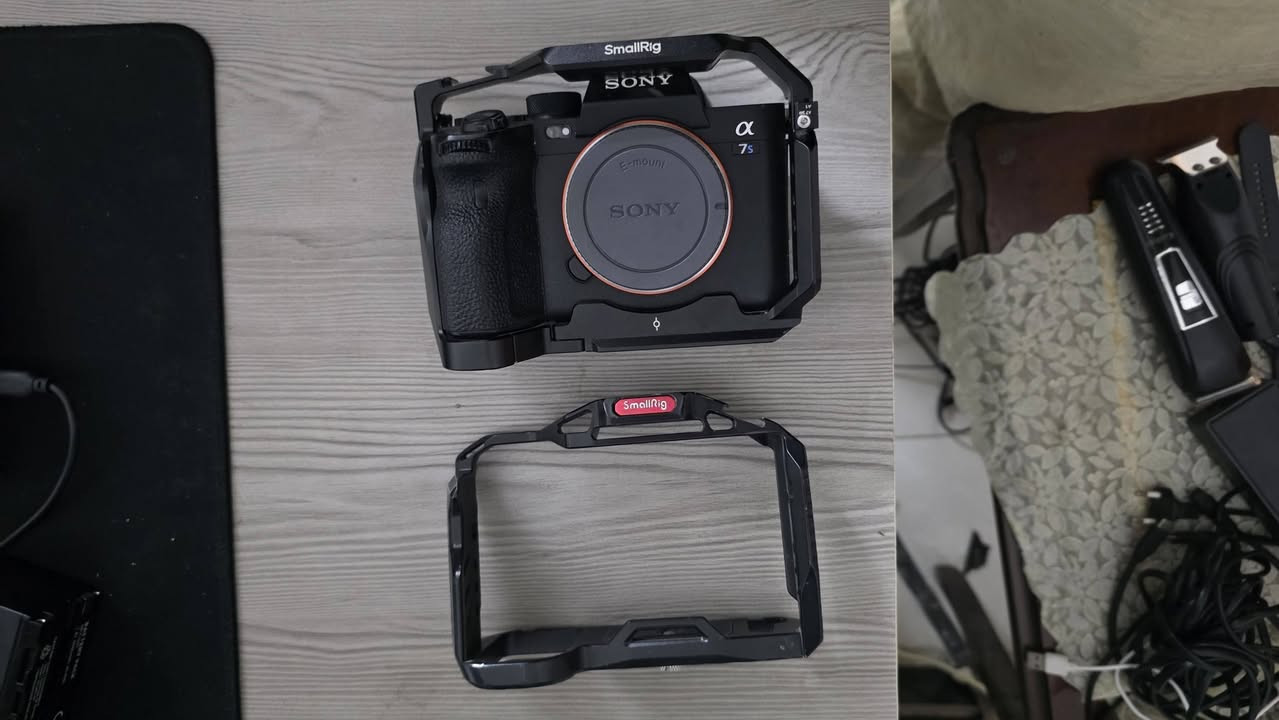sony a7siii           2700 السعر
بدون كارتونة يجي ويها. كيجات ثنين وبطاريتين
gm 24 70              السعر ١٥٠٠
تواصل وتساب ***********
