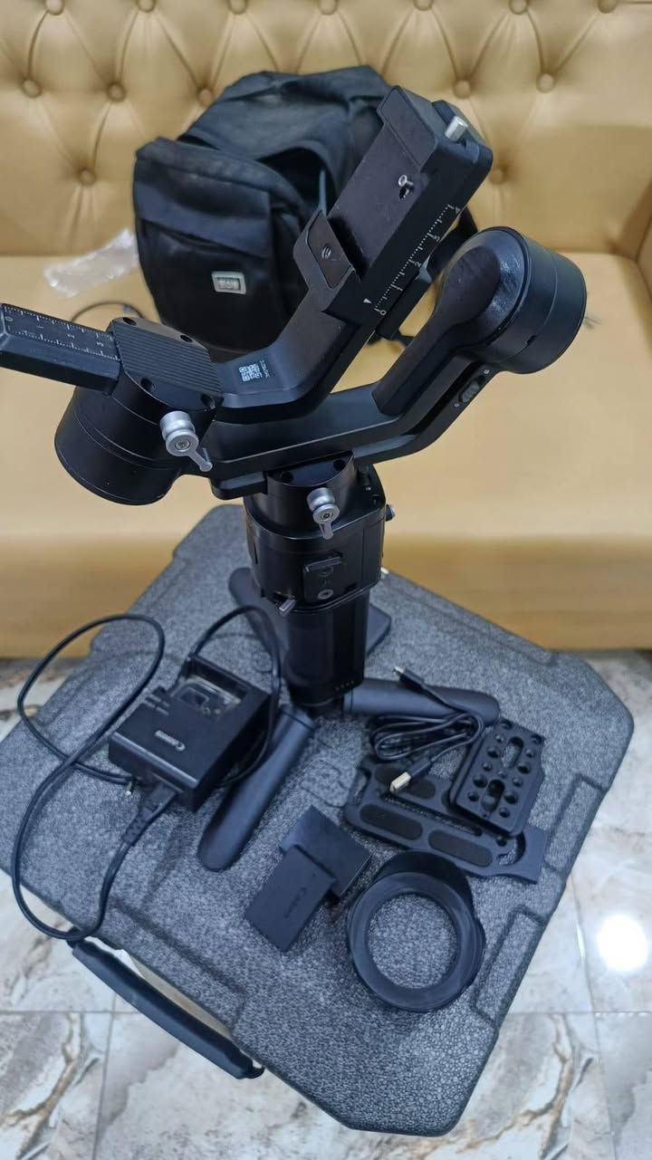 السلام عليكم
Canon 250 d

مع عدسة و بطارية عدد ٢ وشاحن وجنطه

Ronin sc
كامل ملحقات (بلاطه ريلز و كيبلات و حقيبة خاصة)

متوفر توصيل
سعرهم كامل ٨٥٠ بيهم مجال
للتواصل خاص او 
***********
