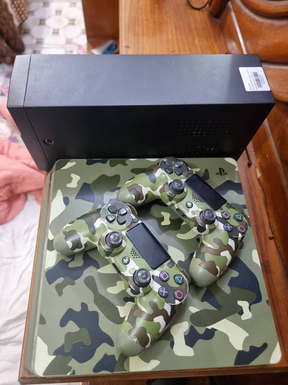 مساء الخير 
بسعر مناسب جدا مستعجل على البيعة 
بلي 4 سلم مهكر ps4 نظام 9 
باندل نسخه Call of duty ذاكره 1 واحد تيرا 
الجهاز نضيف جدا لوك ستيكر جويستكات اصليه
كامل ملحقات مع UBS جديد ويحتوي ع  27 لعبه
كول اوف ديوتي بلاك اوبس 1 و 2  وباقي الألعاب 
عنوان بغداد الحرية للاتصال او واتساب
***********
