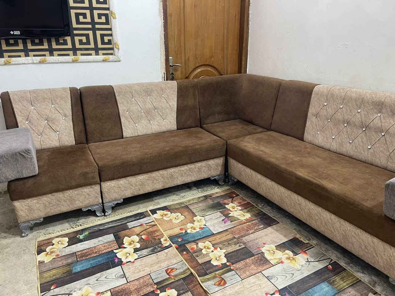 تخم تسكام ١٠ مقاعد نظيف جدا ب٣٤٥
ديوان ٧ مقاعد ب١٢٥
بابل. المسيب حي المعلمين٣ طريق سيد ابراهيم بعد السكه بكيلوين تقريبا بعد اسلاك الضغط العالي ب٢٠٠م 
بيت على جهة اليمنى
***********
يرجى الاتصال قبل المجيء
