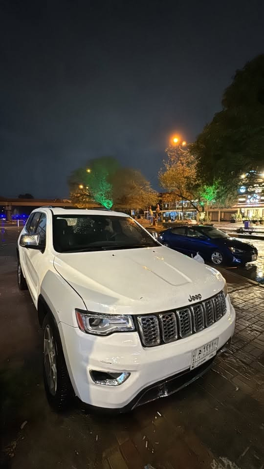 جيب كراند شيروكي لمتد السعر 165 ورقة
2018 مرمزة السيارة شرط التحويل 
اعلى مواصفات باللمتد 
فول 1/1 

‏‎ المواصفات
‏‎ رادار امامي
‏‎نقطة عمياء
‏‎دفع رباعي 
‏‎كشنات جلد 
‏‎كشنات الأمامية كهربائية
‏‎ذاكرة تخزين كشنات
الكشنات الأمامية تدفئة وتبريد
‏‎الكشنات الخلفية تدفئة 
‏‎ويل 20 
‏‎ستيرن كهربائي
‏‎تدفئة ستيرن
‏‎بانوراما
‏‎شاشه 8.4 كاربلي
‏‎ماوس انظمة قيادة
‏ LED لايت 
‏‎تشغيل عن بعد
‏‎صندوك كهربائي
‏‎ حساسات أمامية 
‏‎ حساسات خلفية
‏‎كاميرا خلفية
‏‎مرايا التعتيم الذاتي
‏‎ مثبت سرعة
‏‎ نظام اوتو ستوب للمحرك
‏‎نظام بريك اوتو 

ملاحظة: السيارة معلاية وماشي بمعاملة التصحيح مكملها وواصلة للكمارك حالياً تحويل ثاني يوم وبيها هزة كاملة 

تفاصيل اكثر ***********
