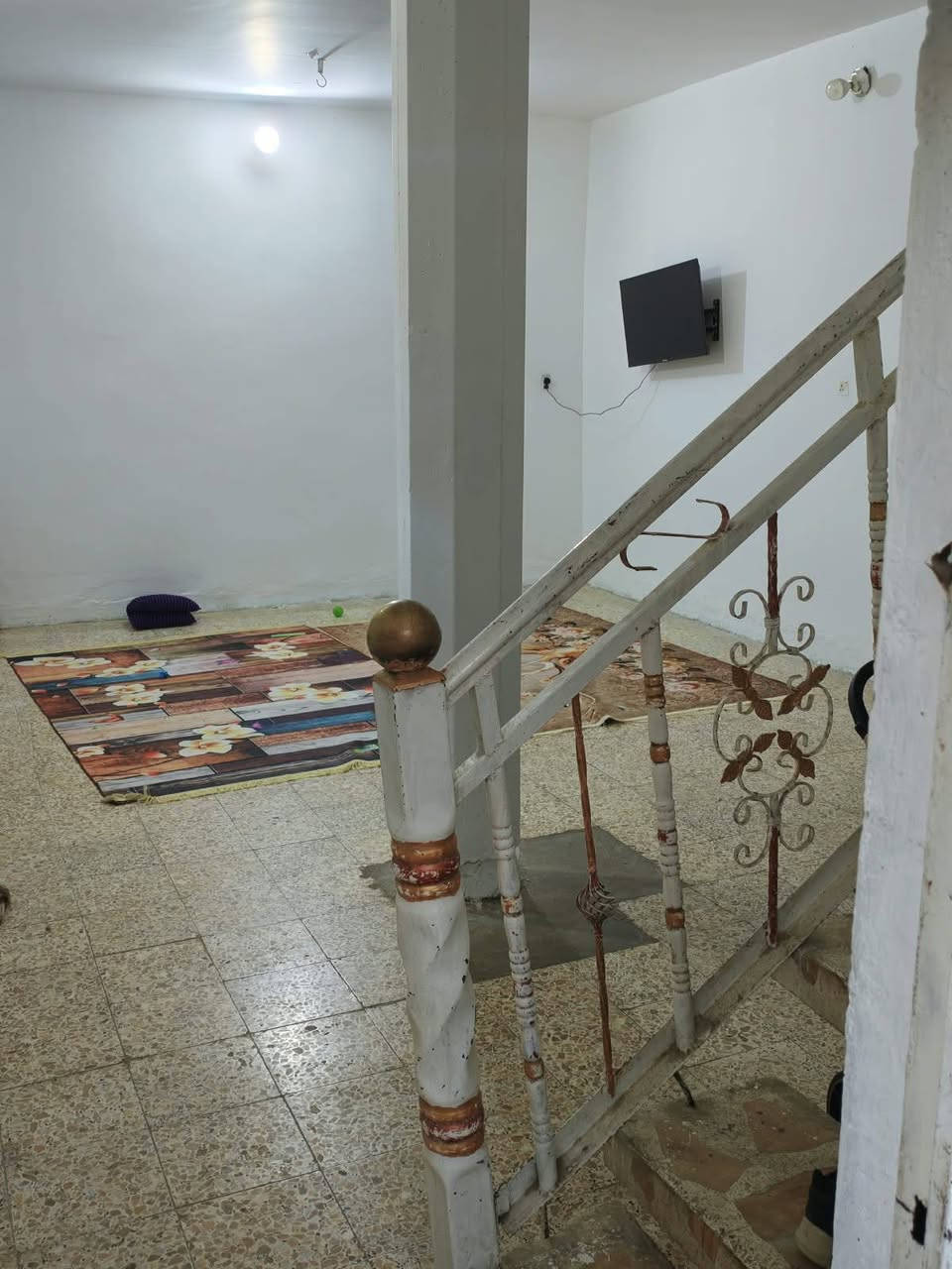 منزل للبيع قرب القطاع الصحي حي العمال طابقين يحتوي ٣غرف وصالتين ومطبخ كبير وطارمه وصحيات خارجيه وصحيات فوك مساحته ١٢٠ واجهته ١٠ متر *********** واتساب

