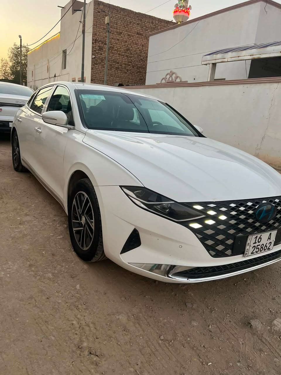 كراندر ازيرا 2022 كفاله عامه رقم قادسية حره بسمي 6 سلندر غاز السعر 195 او مراوس
ملاحظه السياره ما مصفره مشي بلادي 108 شرط الحداديه بلاديه عليها ادامه كامله وتبديل دهن امزويل اصلي امريكي كير ومكينه كلشي كفاله 

فول مواصفات كرسي كهربائي تبريد دشبول شاشه متصله رادارات امامي خلفي جانبي 
مكاني ديوانية مركز 
***********
