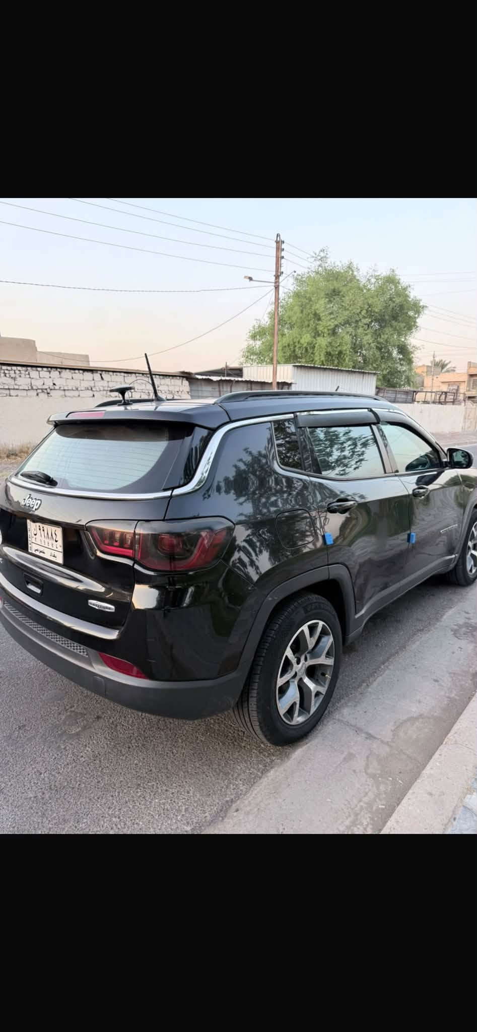 السلام عليكم جيب كومباس موديل ٢٠١٩وارد امريكي حادثه بس البنيد وماوك وياهه الجاملغات الماميه بدون اي داخل سياره فول خير من الله السياره حداديه صدر تبريد كلا جاهز مكاني بغداد حي الجهاد *********** السعر ٩٥ وبيه مجال بسيط
