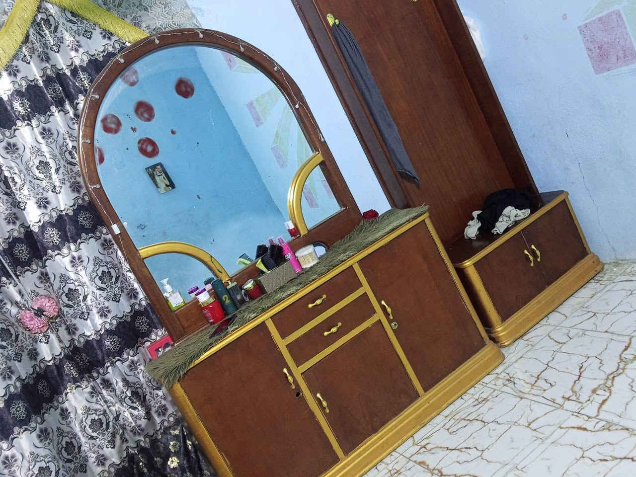 غرفة • نظيفة • بدون اثاث
