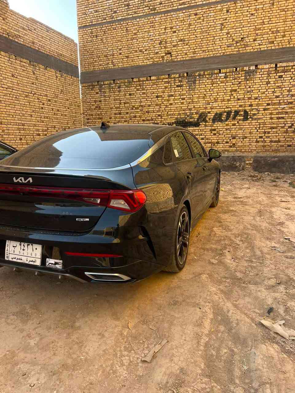 السلام عليكم كي فايف للبيع
امريكي 
جي تي لاين 
المواصفات 
كشنات جلد 
كشنات الأمامية كهرباء 
رادار امامي خلفي 
توقف ذاتي 
مثبت سرعه 
سايد بريك كهرباء 
ضررها بنيد وجاملغ صبغ وضرر خفيف بالبرانكيت وهنا بالعراق صار شخط بالبابتين مال صدر ونصبغن على كد الشخط 
سيارة نضيفة وجاهزه من كل النواحي تبريد كير مكينة حداديه كلهن جدد 
تخم تاير وباتري جدد 
رقم بصرة معوقين باقي اقل السنه وتصير حره عندي وكالة عامه من المعوق 
السعر 128 وبيها مجال بسيط 
مكان السياره الناصرية مركز 
للأستفسار ***********
