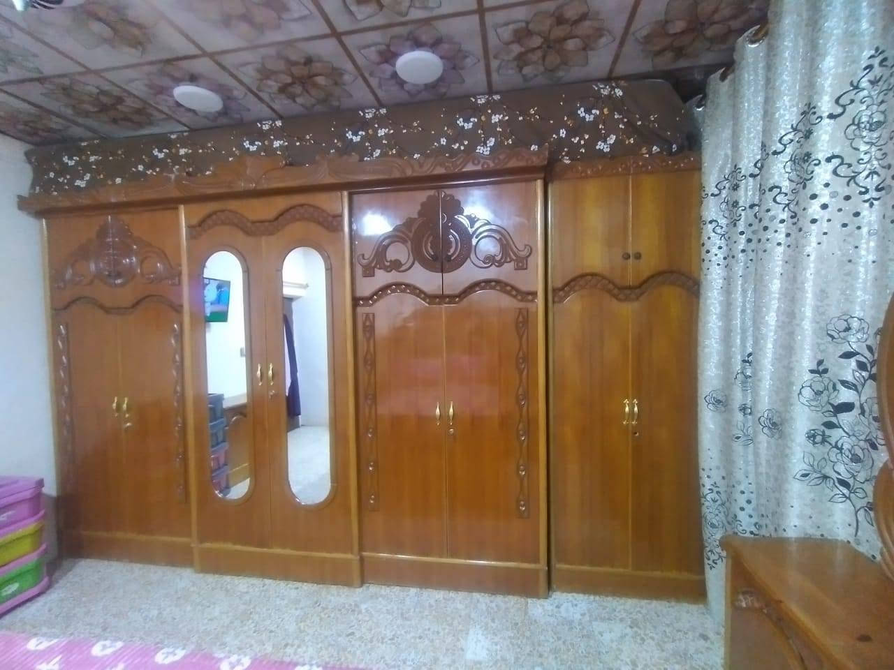 السلام عليكم غرفه اخشاب صاج عراقي تسكام نضيفه سعره 425  كربلاء حي الغدير شارع ٦٠ رقم ***********
