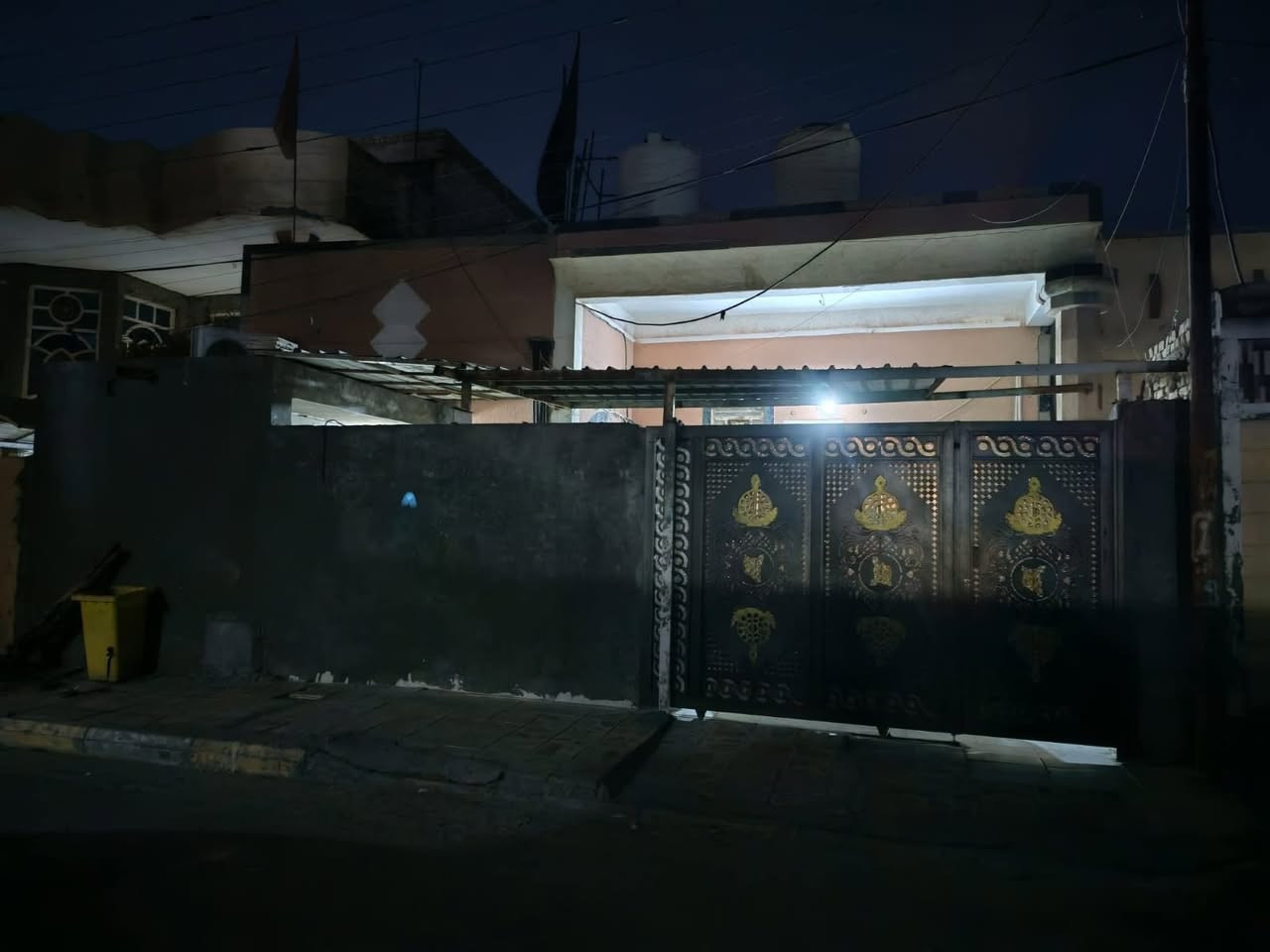 🏠 بيت للبيع – حي أريدو

📍 الموقع: حي أريدو – قرب السوق
🏡 النوع: بيت أمامي
📐 المساحة: 140م²
🏗️ البناء: جديد – كونكريت

✨ يتكون من: ▪️ غرفتين نوم
▪️ صالة
▪️ استقبال
▪️ مطبخ
▪️ صحيات داخلية وخارجية

💰 السعر: 150 مليون دينار 🔄 وقابل للتفاوض

📞 للتواصل والاستفسار: مكتب دار النخبة للعقار 📱 ***********

📍 الناصرية – شارع بغداد – تقاطع الازهار – قرب باجة أولاد سبيتي

 #العراق🇮🇶🇮🇶🇮🇶🇮🇶🇮🇶🇮🇶 #دار_النخبه_للعقار
