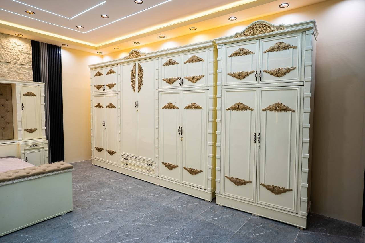 انتباه هذه الغرفه الداخل صاج طبيعي
غرفه اخشاب صاج ٦ابواب ملحق شغل عراقي ثكيل 
الوجه 8 ملم والداخل صاج طبيعي ٤ملم
عرض الكنتور 3امتار و٢٥ سم
ارتفاع الكنتور 2متر و65 سم
القواعد والسقف بلوك صاج 
كل النقوش  CNC
السرير ٦ ارجل بلوك

السعر مليون و 950 الف شد ونقل مجانا لكل لعراق 
استفسار ولحجز توصل وتساب ***********
