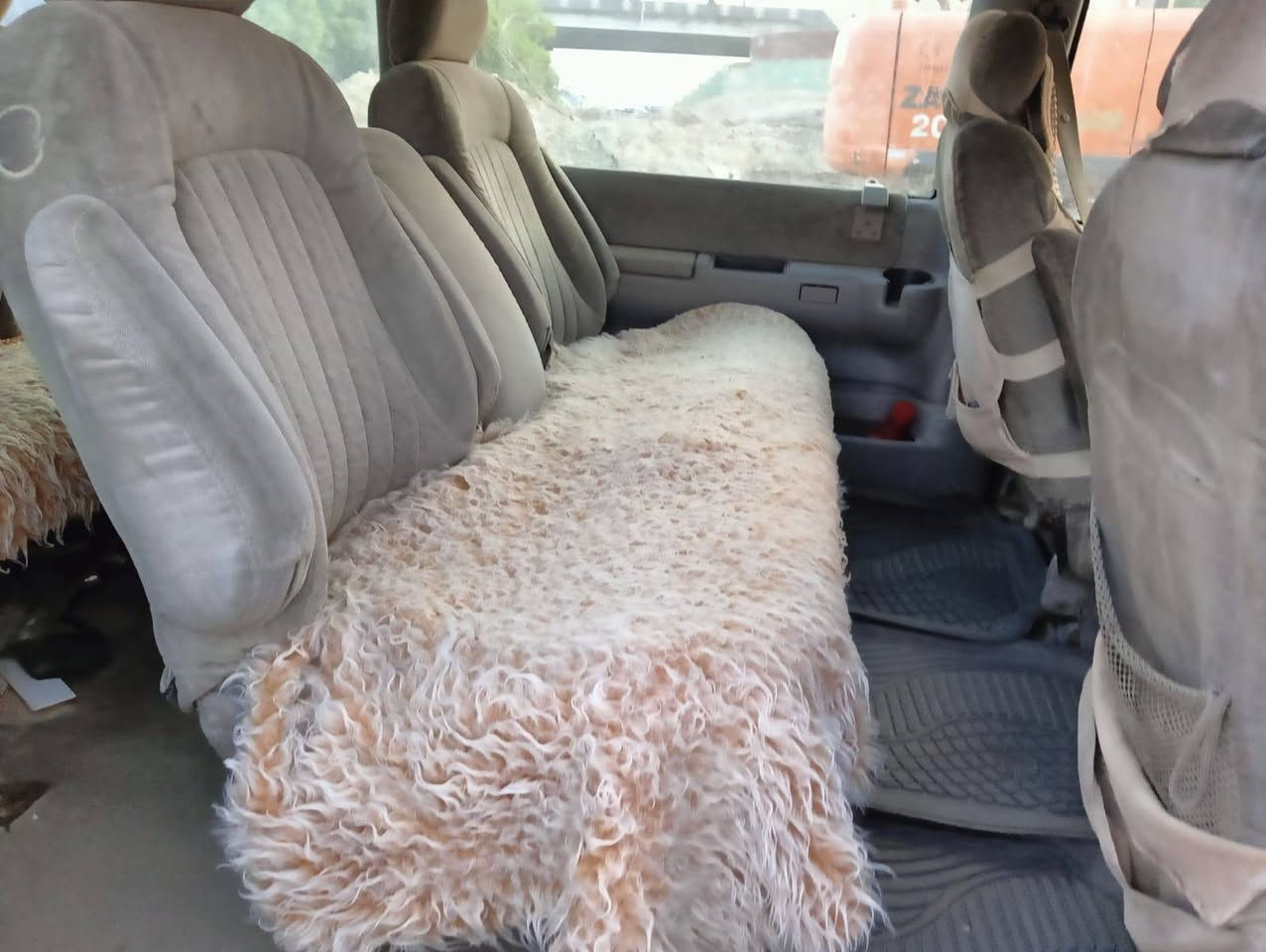 للبيع GMC Safari – فان عائلي واسع وعملي
🔹 النوع: GMC Safari
🔹 اللون: رصاصي
🔹 التسجيل: خصوصي
🔹 الموقع: البصرة
🔹 السنوية: سارية لغاية 2028
🔹 التبريد: عاطل ويحتاج تصليح
🔹 السيارة مستعملة وبها آثار استخدام
🔹 المعاينة والفحص متاحان للجادين
💰 السعر: [يُحدد]
📞 للتواصل: ***********
البيع للجادين فقط، والفحص خير دليل على حالة السيارة.
