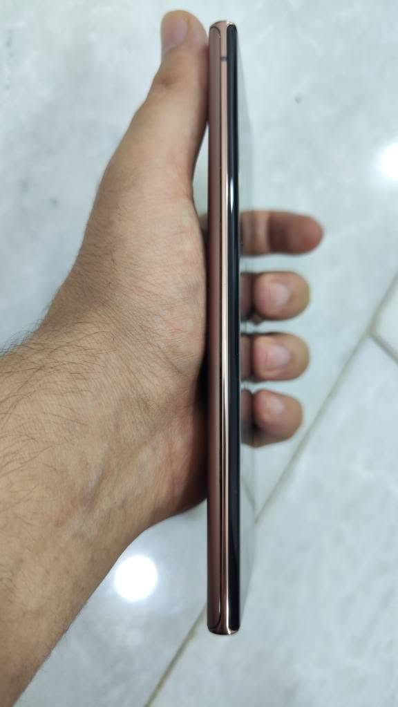 للبيع كلكسي note 20 ultra  نسخة امريكية مبدل شاشة عادية تجي بيهة حواف سودة  ذاكرة 256 فقط جهاز وكفر الجهاز نظيف واذا تريد صور اكثر تعال خاص مكاني بغداد بغداد, العراق
