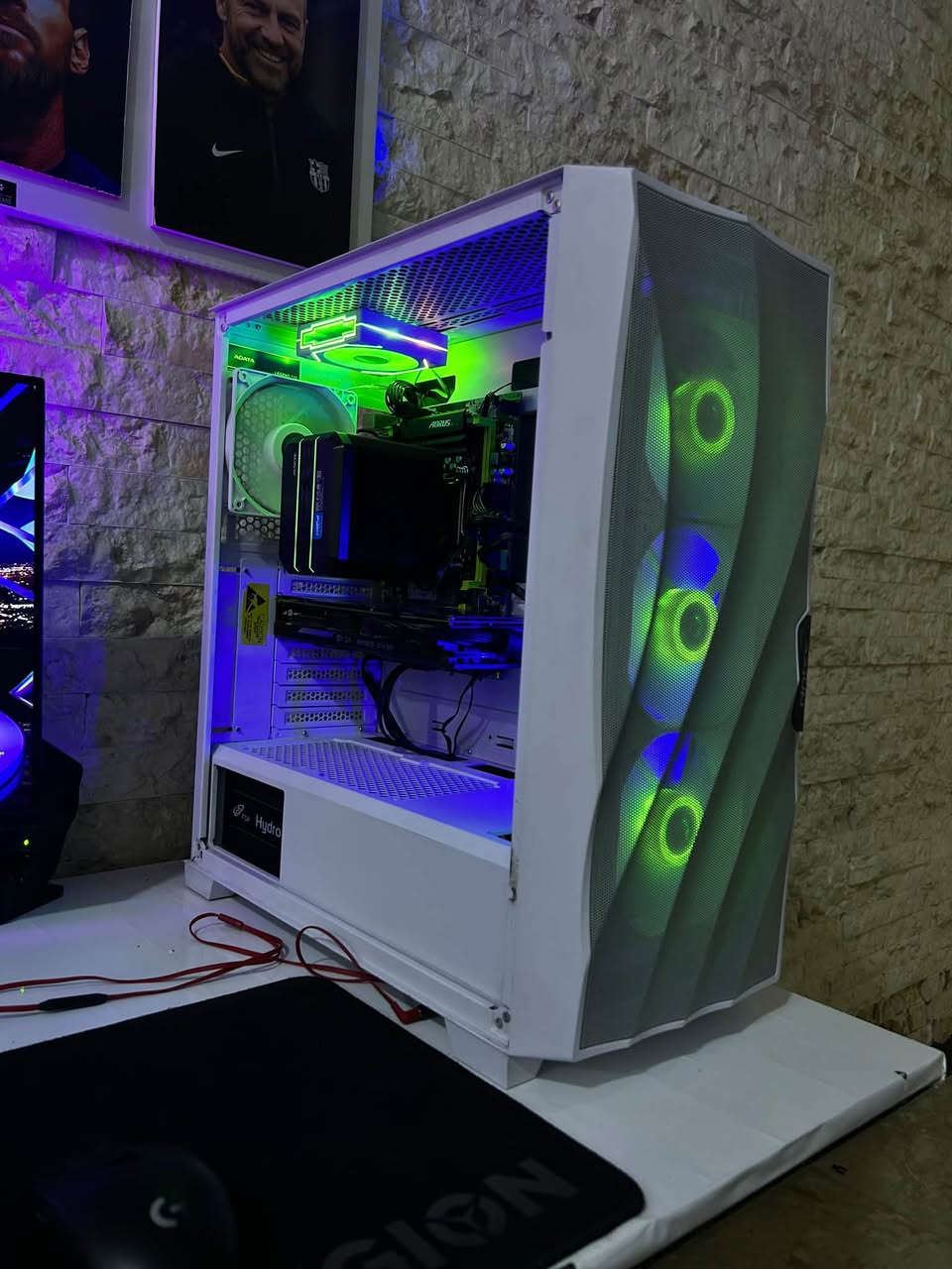 للبيع تجميعة اقتصادية
xeon e5-2650v2

يعادل كوراي فايف جيل عاشر 

رام 16 gb

m.2 256 gb

hdd 500 gb

كرت شاشة Evga GTX 960  4gb

كارت جبار باداءة العب عليه فيفا26 يطيني 35 فريم الى 40 

اي لعبه يشغلهه فورزا وغيرها وريد ديد جيتي اي 50 فريم

مبرد محترف m90 حرارة 30

بورد x79 

بور سبلاي fsb 500 w 

كل القطع جديدة عدا كرت شاشة مستخدم

اي مشكلة مابيه الحاسبه

فقط الكيس بدون جامة 

السعر 325 الف دينار

مكاني زيونة تجيني تفحص وتشلع عيوني

***********

نص مكتوب في الصور:
- قائمة مواصفات جهاز الكمبيوتر - المعالج: Intel Xeon E5-2650v2 - الذاكرة: 16 GB DDR3 - التخزين: M.2 256 GB - القرص الصلب: 500 GB - مزود الطاقة: FSP 500W - الكيس: 1+ Antec 3 FANS RGB - كرت الشاشة: EVGA GTX960 4 GB Antec GAMING PC - السعر: ٣٠٠ الف دينار