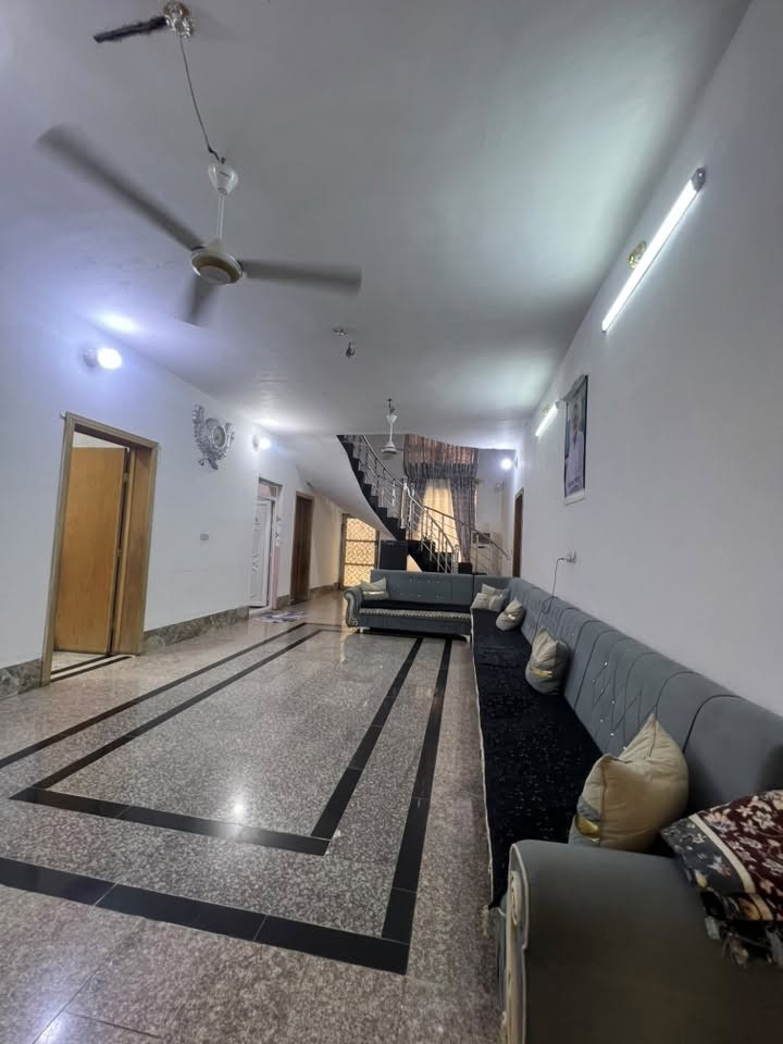 للبيع بيت طابقين ٣٠٠متر مجاور بوابة عمر الراوي 📍٥كيلو
مفوض للطابو معاملة كاملة 
الطابق الاول متكون من 
كراج + حديقة 
ممشى حول البيت 
مطبخ حار وبار 
استقبال ٩ متر طول 
صالة ضيوف ١٤متر طول 
غرف ٥*٥ العدد ٢ صحيات وحمام عدد ٢معزول 
الطابق الثاني 
غرف ٣ 
حمام وصحيات 
صالة ضيوف 
السعر ١٥٥مليون 
للاستفسار مكتب كريم العبيدي للعقار 
***********
