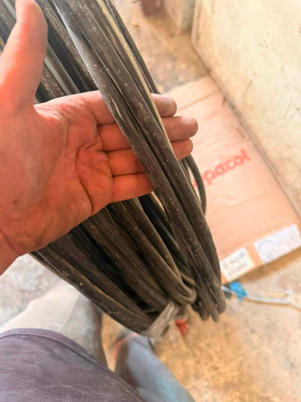 السلام عليكم
ظفيرة مستخدمة قليل
طولها 70 متر
مكانها بغداد 
الاتصال ***********
