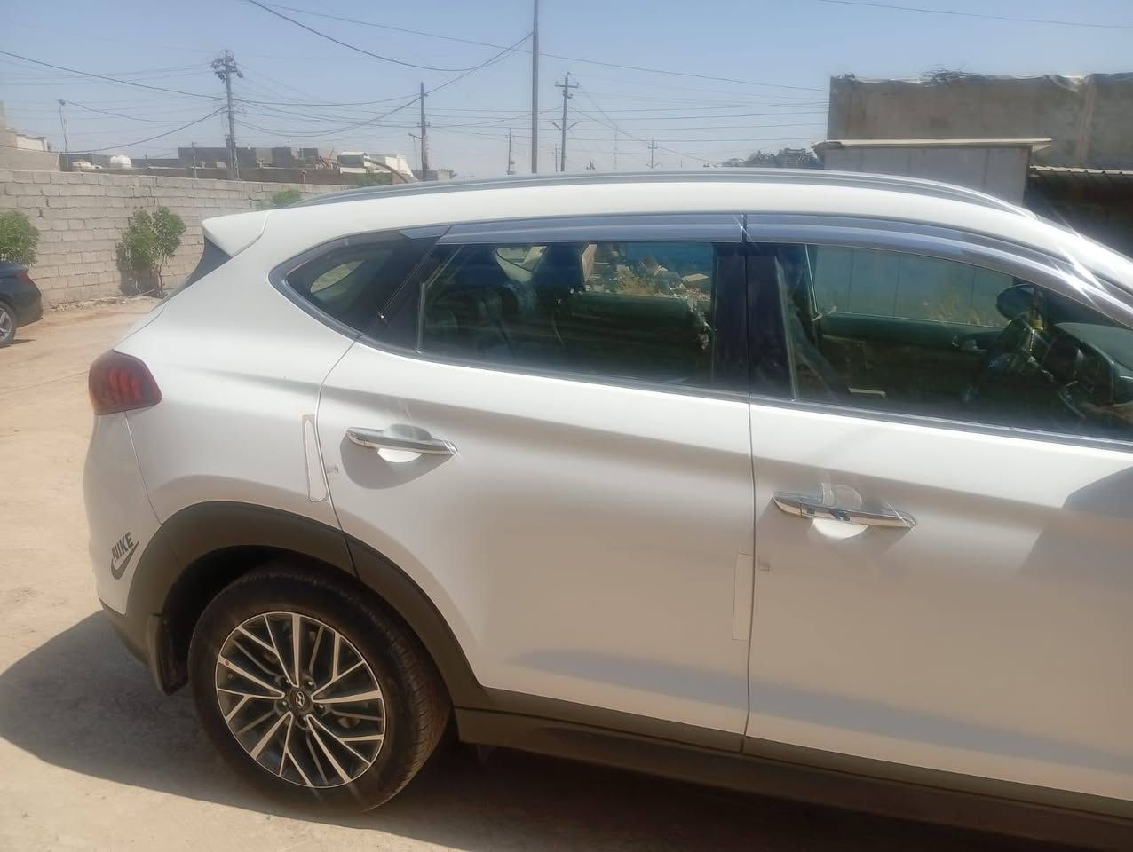 السلام عليكم
توسان2019 خليجي رقم بغداد
مكفولة من الصبغ والتبديل فقط ملاحظات بسيطة بالبنيد  بارد زغير
السعر 190 وبيهة مجال 
ماشيه 56
***********

