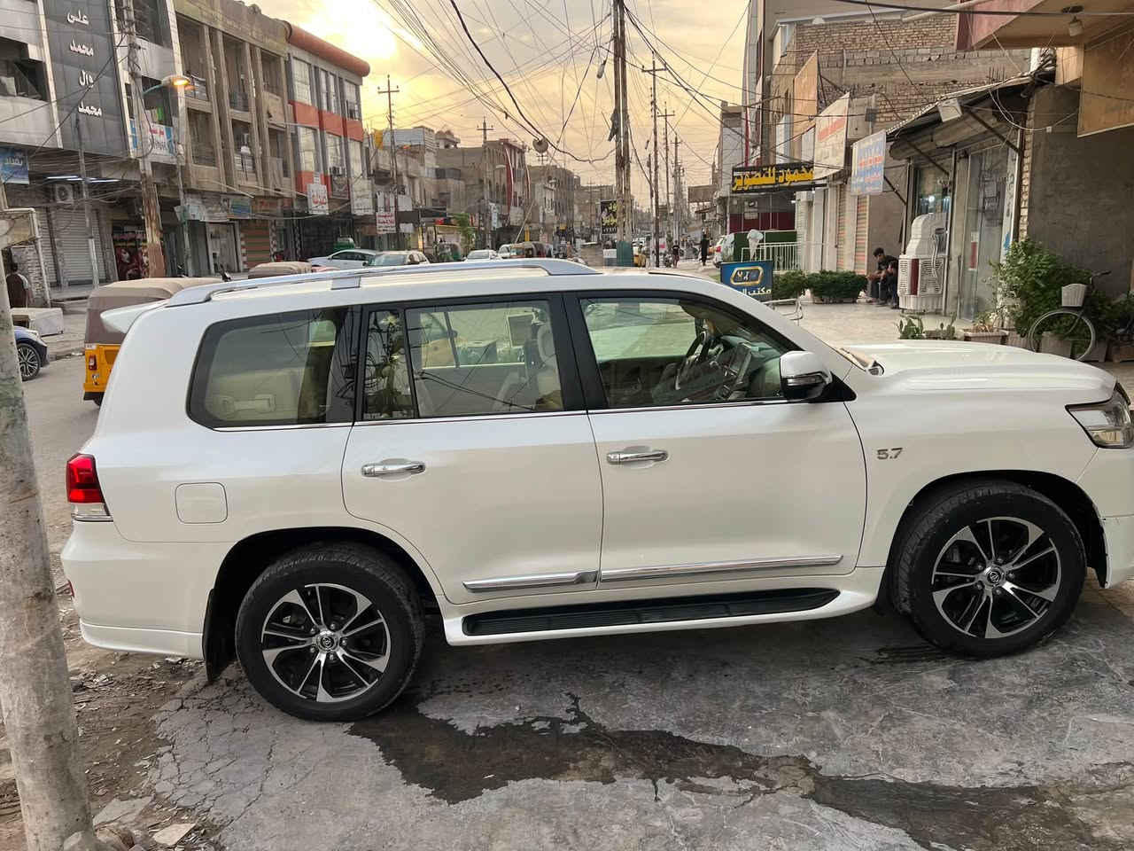 لاندكروز • ٥٧٠٠ • رقم بغداد