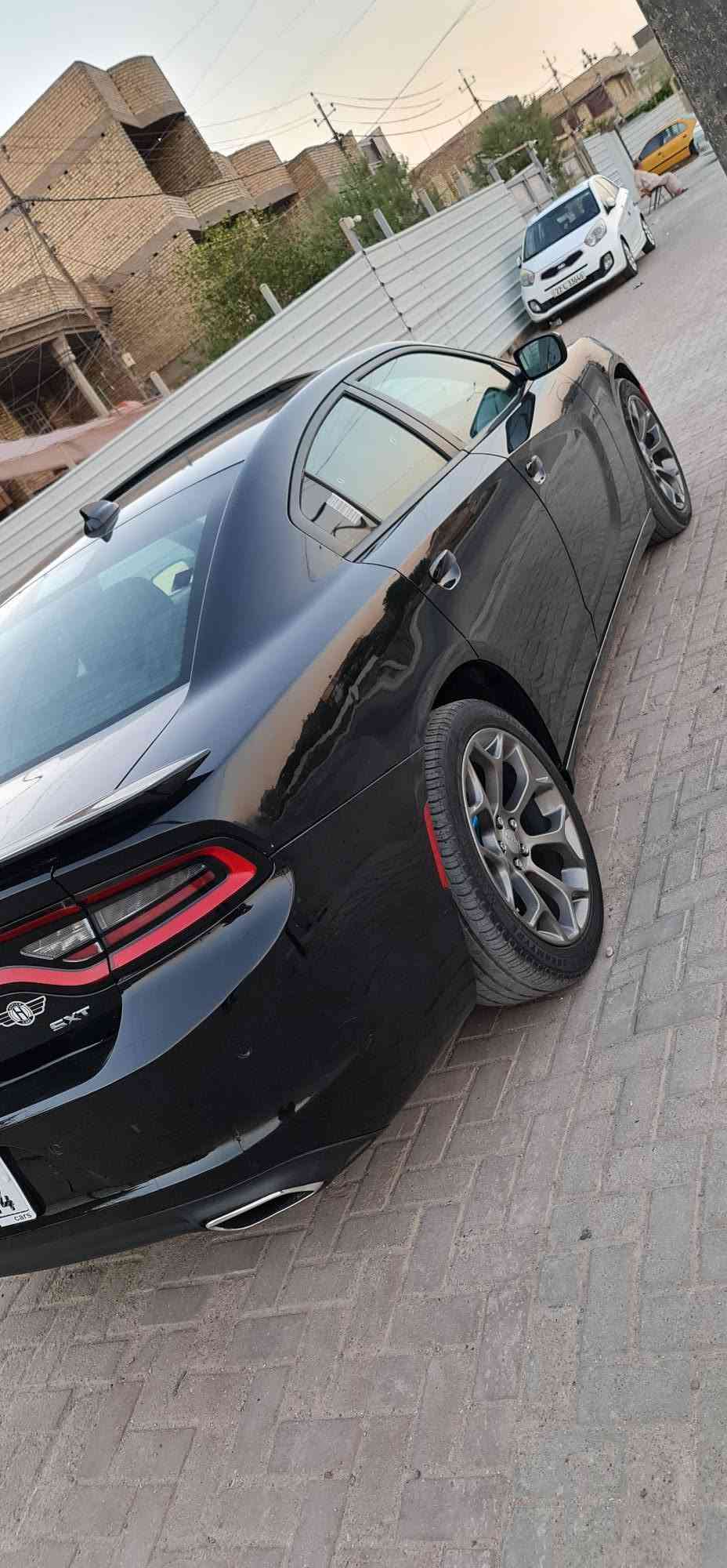تحيه طيبه السلام عليكم
دوج جارجر 2023 
تلث قطع اماميه تبديل
ولصور على وات ساب 
شرط بدون ايربالك 
Sxt 
بلاص فتحه 
كشنات كهرباء 
بصمات تشغيل ابواب 
شاشه كامره 
تحكم ستيرن 
مانع انزلاق 
لايت زنون عدسه
تبريد قطعتين 
ويل كب 
كشنات تدفئه 
6 سلندر 3600
وضع الشركة 
ماشيه 33 حقيقي  
كلش حلو نظيف 
بدون اي نقص 
مال جناي 
رقم بغداد بسمي شرط تحويل 
 
اي استفسار 
***********
مكان بغداد الكرخ 
متعجبك تعبر منشور يالله
