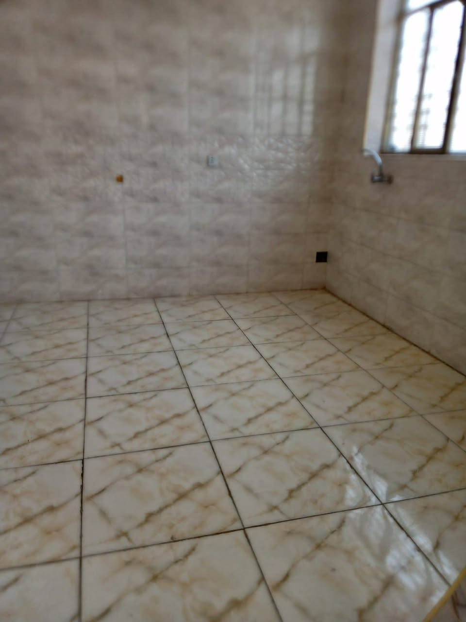 يوجد بيت للايجار طابق ثاني في حي الجولان قرب جامع ابو ايوب الأنصاري يتكون من غرفتين وصاله واستقبال ومطبخ وصحيات سعر الايجار 350 وبي مجال للاستفسار الاتصال على الرقم التالي

***********
