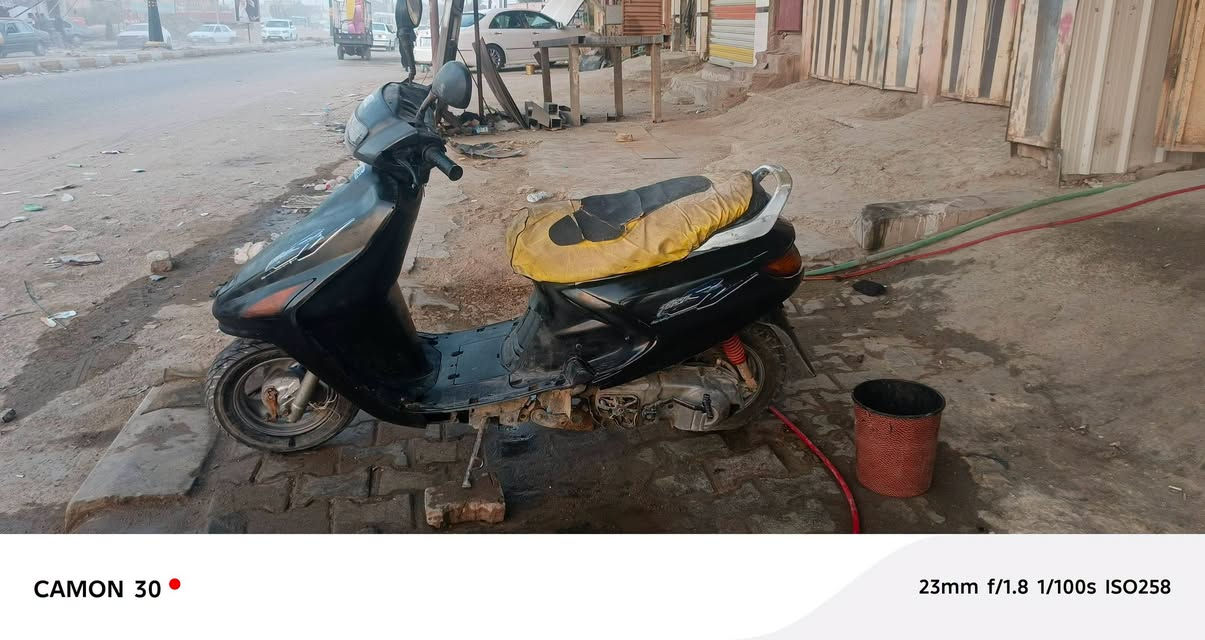 فراشه شغاله سلف لايت اشاير هورن مكينه مفتوحه مجفته جديد ناعمة كلش مكاني شارع سالم متواجد خاص لا تكلي باجر اجيك ***********السعر ٢٠٠ جماعة ١٥٠ لا طبلي ولا تعلق

نص مكتوب في الصور:
- CAMON 30 • 23mm f/1.8 1/50s ISO272
- CAMON 30 23mm f/1.8 1/50s ISO165
- CAMON 30 • 23mm f/1.8 1/50s ISO630
- CAMON 30 23mm f/1.8 1/100s ISO258