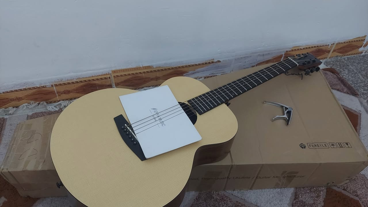 كيتار انيا Enya EA-X0 41" Acoustic Guitar – استخدام قليل + كامل الملحقات كيتار اندنيسي من شركة انيا المعروفة كارتونة وملحقات كاملة رياش7 وكابو 
نضافة ٩٩%
صوته كلش حلو 
سبب البيع عدم التفرغ
السعر 180 وبي مجال بسيط 
مكاني بابل ابو غرق
*********** وتساب
