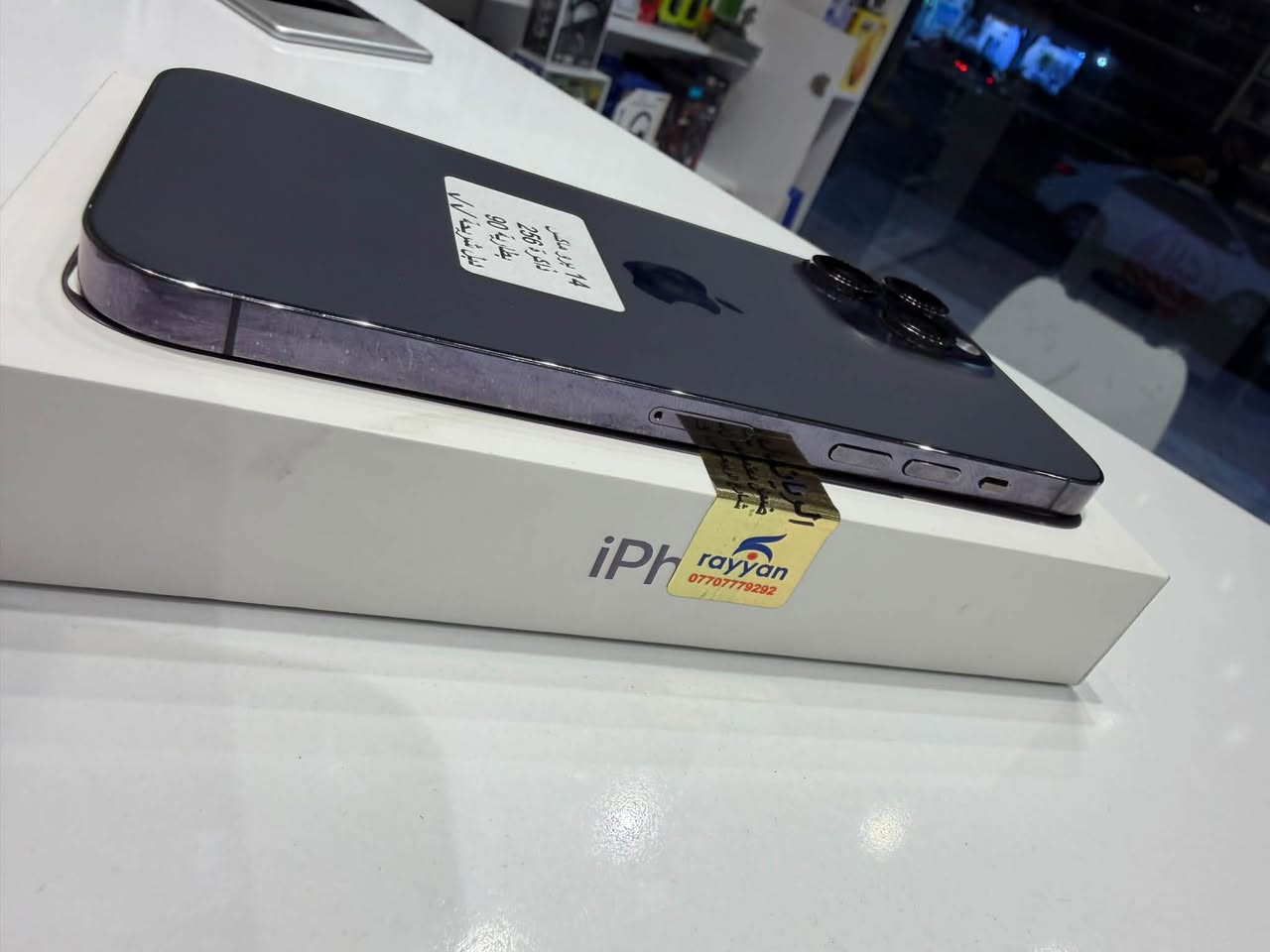 📱 آيفون 14 برو ماكس
💾 ذاكرة 256GB
🔋نسبة البطارية 90%
📲 دبل شريحة (Dual SIM)
✨ جهاز نظيف وبحالة ممتازة

✅ متوفر الآن لدى مركز الحلاوي
📍 كربلاء – حي الموظفين – شارع الحوانيت
📞 للحجز والاستفسار: تواصل معنا

***********

نص مكتوب في الصور:
- ١٢:٠٥
- حالة البطارية والشحن
- كما هو الحال مع البطاريات القابلة لإعادة الشحن، بطارية الهاتف قابلة للاستهلاك وتصبح أقل فاعلية مع الوقت. معرفة المزيد...
- ٩٠٪
- الحد الأقصى للقدرة
- هذا قياس لقدرة البطارية مقارنة بقدرتها عندما كانت جديدة. قد تتسبب القدرة المنخفضة بتقليل ساعات الاستخدام بين عملية الشحن والأخرى.
- أقصى قدرة للأداء
- ستساعد الأنظمة المضمنة في النظام والمكونات في تخفيف آثار الأداء التي قد تلاحظها أثناء التقدم الكيميائي في عمر بطارية iPhone.
- شحن البطارية المحسن
- للحد من استنزاف عمر البطارية، يتعلم الـ iPhone من عادات الشحن اليومية، بحيث ينتظر ولا يتجاوز ٨٠٪ حتى يحين موعد حاجتك إلى استخدامه.
