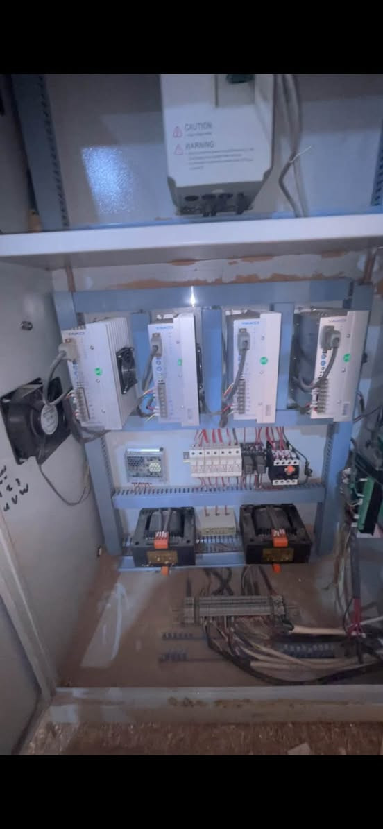 السلام عليكم مكينة cnc
صيني درجة اولى 3فيز

سكك تايوان 
سبندل ايطالي ٤،٥
درايفر ياكو عملي وممتاز جدا 
قبظة a11 جديدة مع الكارت 
كابينة جديدة جدا تحسها مامشتغله 
قاعدة عظم 
نظام فاكيوم 
مع شافط غبار  عوزة اكياس ماطور 3فيز باب اول 

مكان المكينة البصرة 

سعر. المكينة ٢٦$
للاستفسار واتساب 
***********
