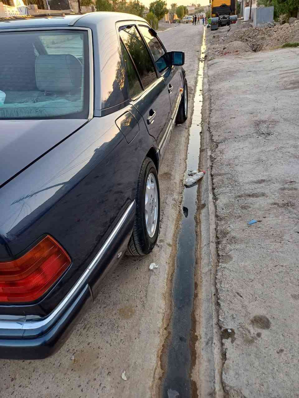 السلام عليكم
سيارة مارسدس دب 
موديل 91
مكينة 300 بلاد عنكبوت اصل
سيارة جديدة مال جناي رقم دولي انكليزي بأسمي مداور بكل العراق
حدادية خلفي امامي جديد
صبغ جماليه فقط لا سمكرة ولا معجون ولا خياس قواعد بلاد خلفي امامي باتري جديد تخم تاير جديد نصبة تخبل داخل جلد رصاصي كهربائياتها كلها بلاد لا جطل ولا تلزيك لايت زنون بلوجكتر زنون منظومة بانزين جديده السعر 85 ورقة وبيها مجال قليل رقم الهاتف
***********

