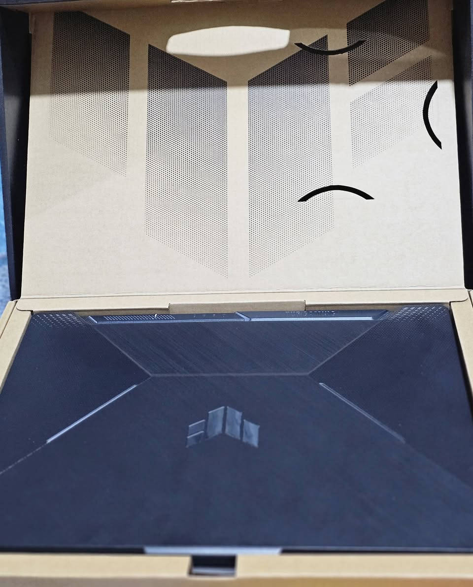 🔥 للبيع لابتوب العاب ASUS TUF F15 + ماوس العاب iMICE T80 🔥
الحالة: مستخدم نظيف جداً - كامل بكارتونته

المواصفات:
- المعالج: Intel Core i7 الجيل 11
- كرت الشاشة: NVIDIA RTX 3050 4GB
- الرام: 16GB 
- التخزين: 1TB SSD NVMe سريع
- الشاشة: 15.6 FHD IPS 144Hz
- الملحقات: العلبة + الشاحن الاصلي + ماوس العاب iMICE T80 RGB

يشغل كل الالعاب والبرامج الهندسية والمونتاج بدون لاك
السعر: 1,050,000 مليون وخمسين الف بي مجال بسيط
المكان: البصرة - تسليم يد بيد
للأتصال:***********
