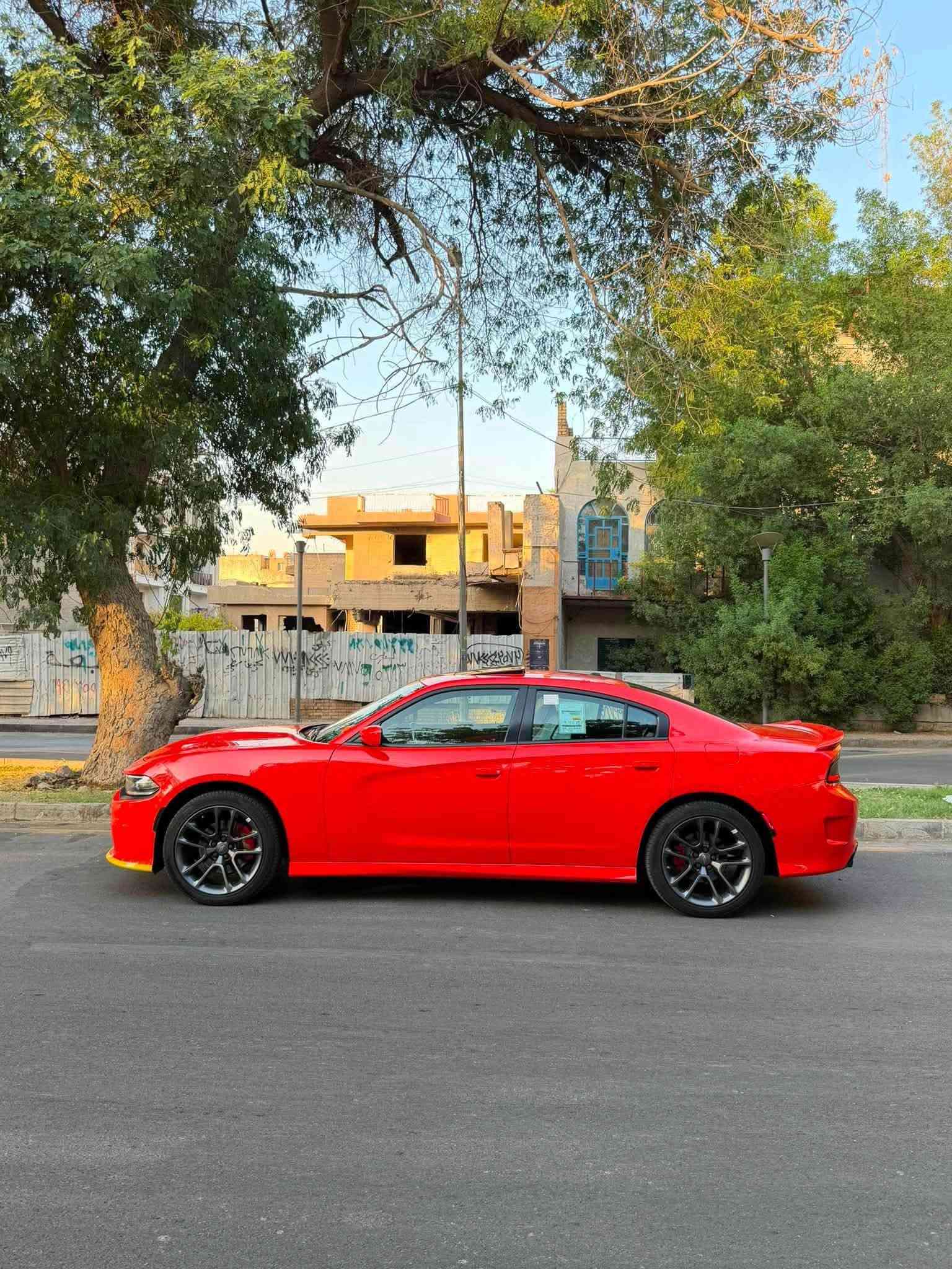 سلام عليكم 
جارجر 2020 GT برتقالي 
خليجي وكاله هارلم
ماشيه 46 الف 
فول مواصفات 
فتحه 
بصمه 
قطعتين تبريد 
كشنات جلد برتقالي 
شاشه جبيرة 
كامرة
فول تحكم ستيرن
شفتات ستيرن
سستم صوت الپاين
وباقي المواصفات مبينه بلصوره
السعر 285 ورقه وبيها مجال
للاتصال *********** 
مكاني بغداد حي تونس

نص مكتوب في الصور:
- 35 / 33
- 35 / 32
- 35 / 34