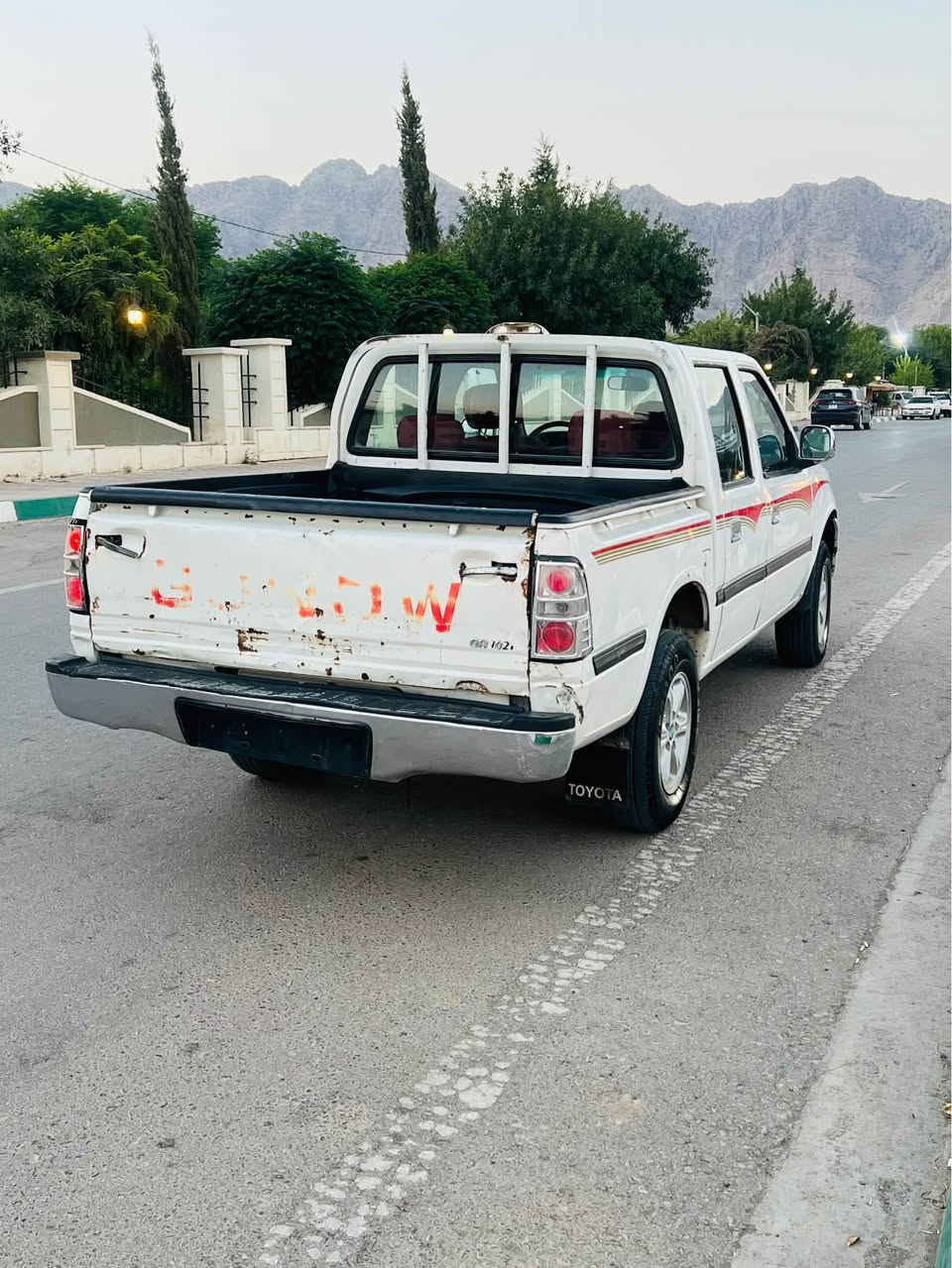 گۆنا ٢٠٠٧ بەخە ناو سورە سەیارەکە بێ بۆیاخە مەنەفێست ئەسلی لەگەلە کۆدیشی بۆ کراوە هەمو گیامی ئیش ئەکات تەبریتیش بەس کۆمرێسەری جام بوە بە شەرت موسو براوە بە شەرت مالی فەقیرە 
واتس ئەپو ڤایبەری لەسەرە 
*********** بشدار, السليمانية
