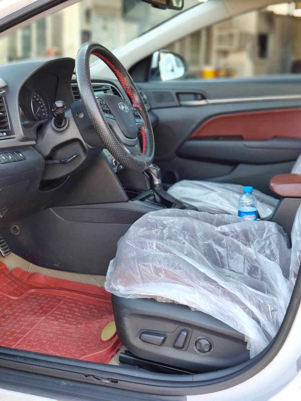 🙋
🚗 هونداي النتره 2017 وارد خليجي
💫 فول مواصفات ViP CIS.👇 
! مقاعد جلد داخل قرميدي قطعتين تبريد.  المقاعد الاماميه كهرباء وتدفئه وتبريد وخزن ميموري. والخلفيه تدفئه.
تحكم مقوذ جهتين وتدفئه. حساس امامي وخلفي وردار امامي وخلفي وجوانب. فتحه سقف. بصمه تشغيل . شاشه أصليه. لايت LED.  أنضمه قياده 3 ./ وباقي الموصفات المعروفه ب CIS/ محرك 2000 دوش. مكينه وكير كفاله بدون فتح. ملاحضات ( الدعاميه الخلفيه صبغ أثر تكشيرات. وكارت بل بنيد موضح في الصور .) الباقي كفاله
رقم بابل إنكليزي بأسمي سنويه للغايه 2031.
السعر. 💵 $145 بيها مجال 
📍 العنوان بابل مركز المدينه . للأستفسار الاتصال على الرقم ***********؛
