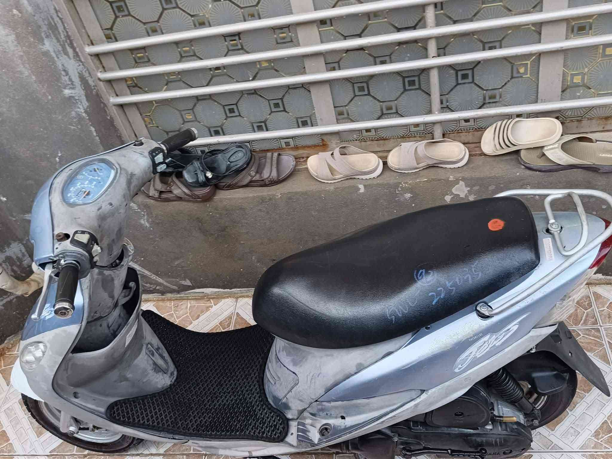 السلام عليكم ماكس مفتوحه بس ولفات ٥٥٠ وبيه
مجال بسيط جدأ حك. جيه 
دراجه جديده ومال بيت مابيها نقص ابد كهربائيات. كلها شغله مكينه ناعمه تايرات جدد للستفسار ***********
واتساب *********** مكاني ديوانيه حي زيتون
