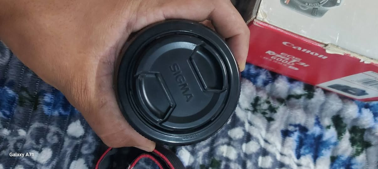 السلام عليكم  غراض تصوير للبيع 

كامره كانون T3i
شاحنه 
بطاريات 2 
حزام كتف 
عدسه 18 55
عدسه 75 300سكمه

ستاند ثلاثي 170
فلاش ومضه معا ملحق منعم اضائة
مانع هتزاز يدوي 

رولن sc2

***********
